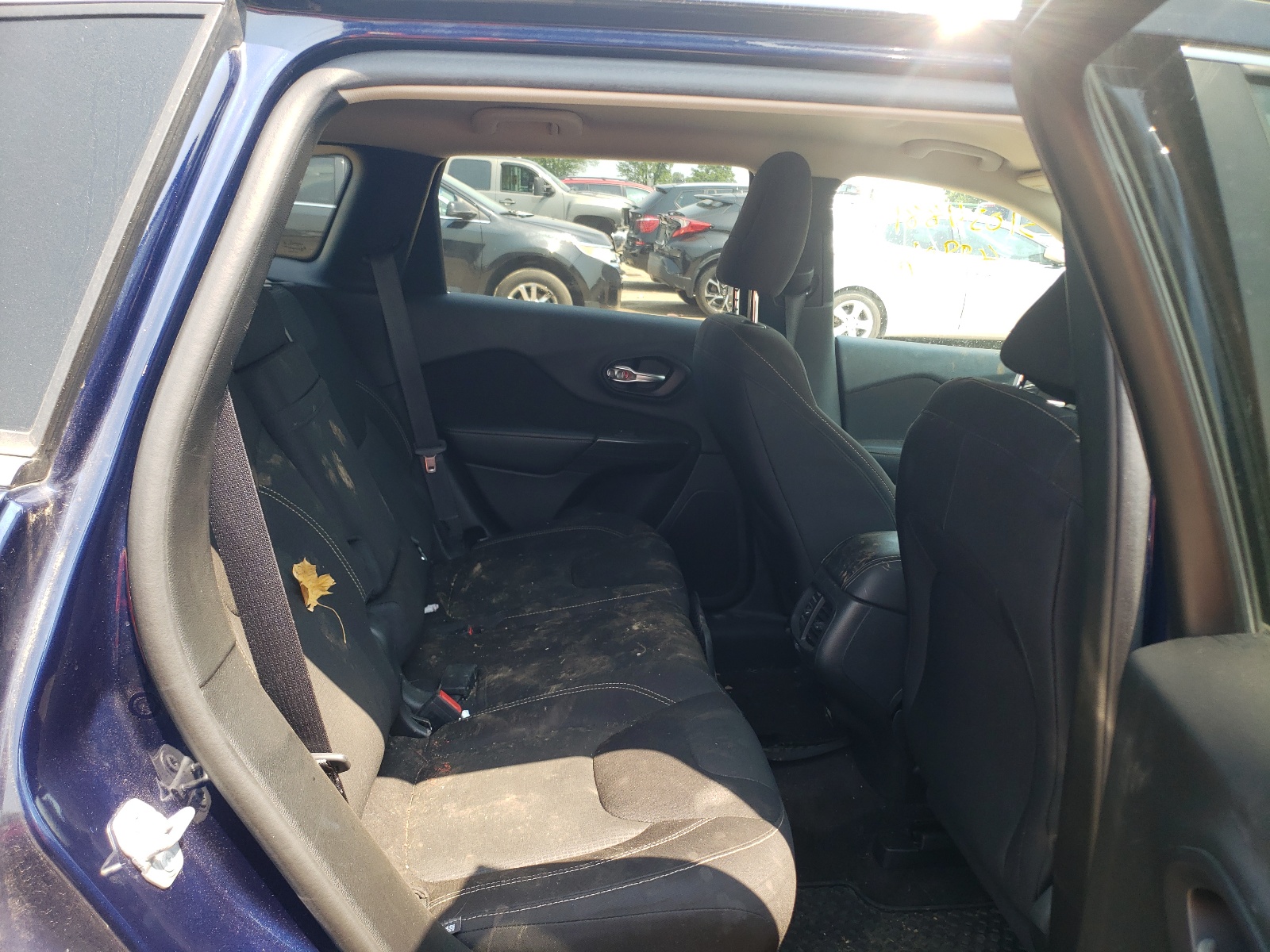 Photo 6 from auction – 2016 JEEP CHEROKEE L with VIN 1C4PJLCS2GW230138