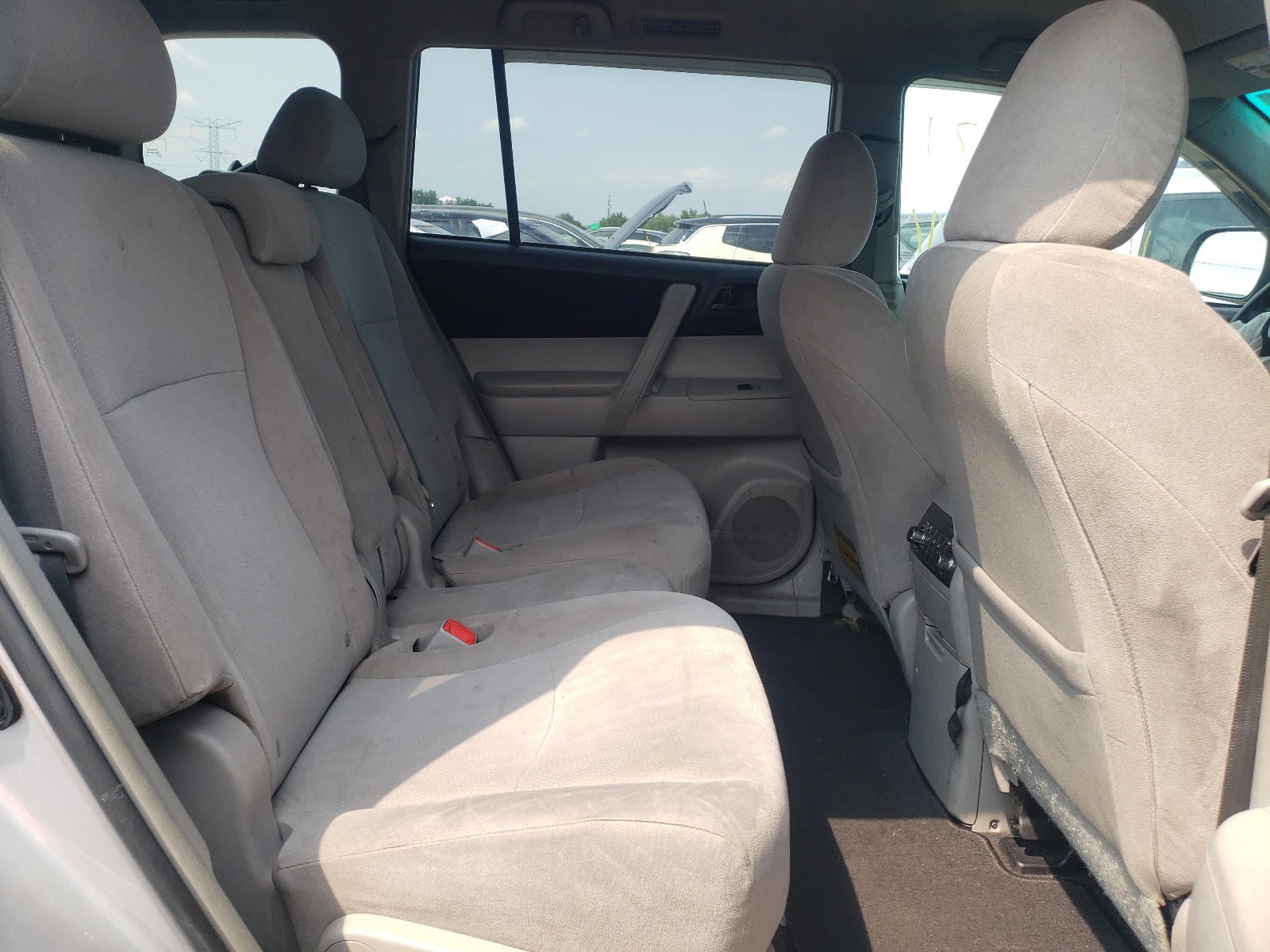 Photo 6 from auction – 2011 TOYOTA HIGHLANDER with VIN 5TDBK3EH1BS074336