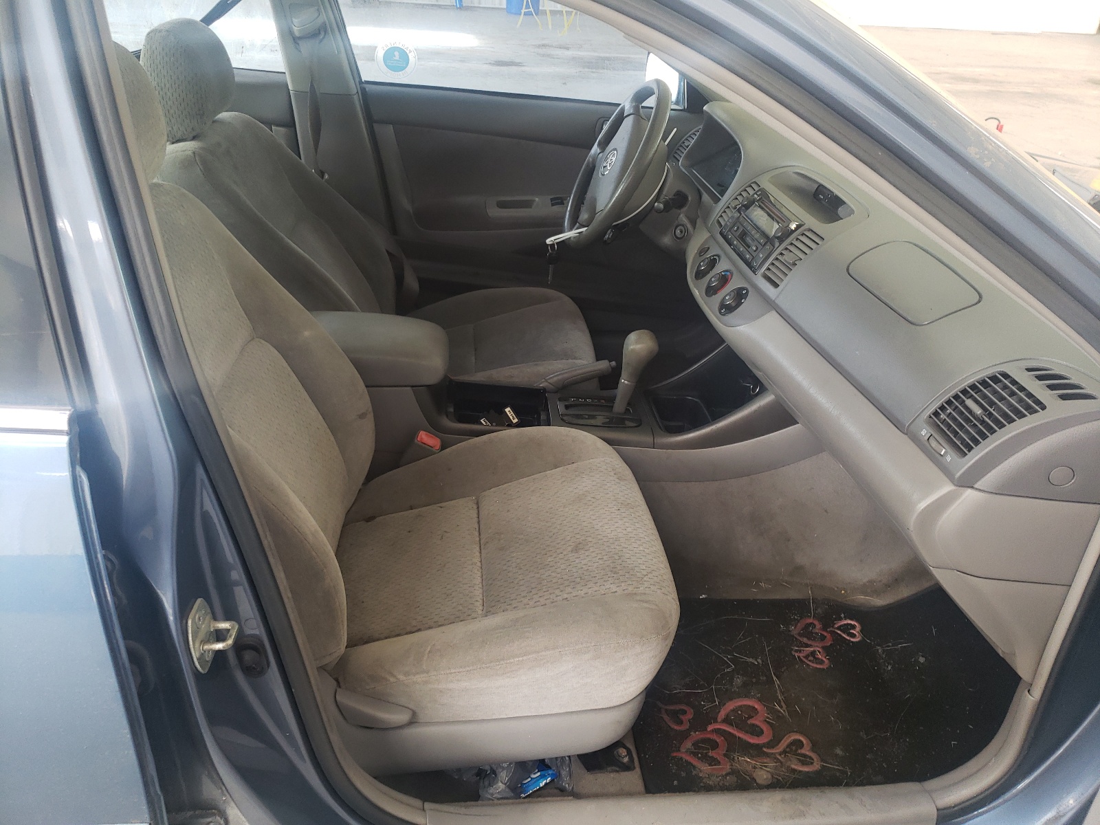 Photo 5 from auction – 2004 TOYOTA CAMRY LE with VIN 4T1BE32K34U898484