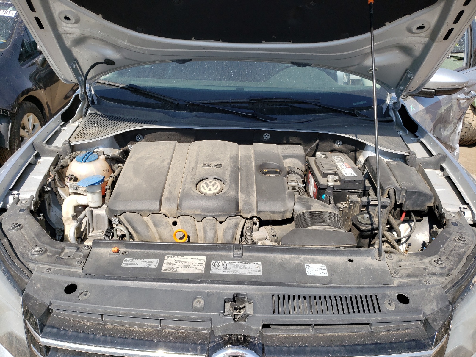 Photo 7 from auction – 2012 VOLKSWAGEN PASSAT SE with VIN 1VWBP7A34CC042046
