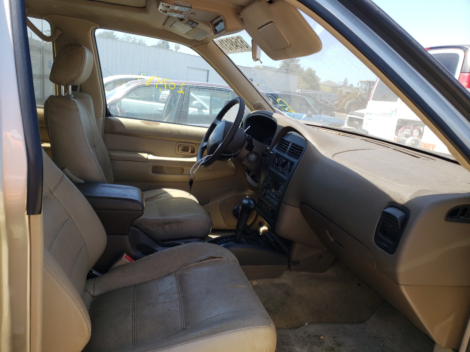 Photo 5 from auction – 1998 NISSAN PATHFINDER with VIN JN8AR05Y4WW234547