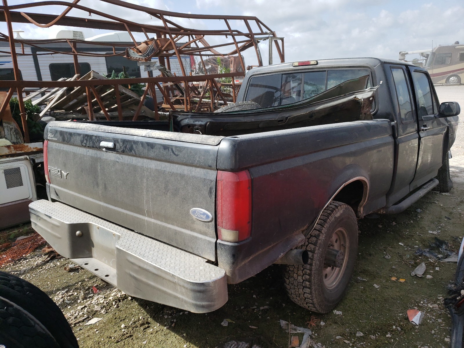 Photo 4 from auction – 1997 FORD F250 with VIN 1FTHX25F5VEB18840