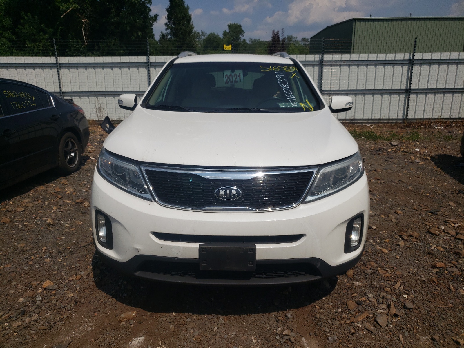 Photo 9 from auction – 2015 KIA SORENTO LX with VIN 5XYKTDA67FG656838