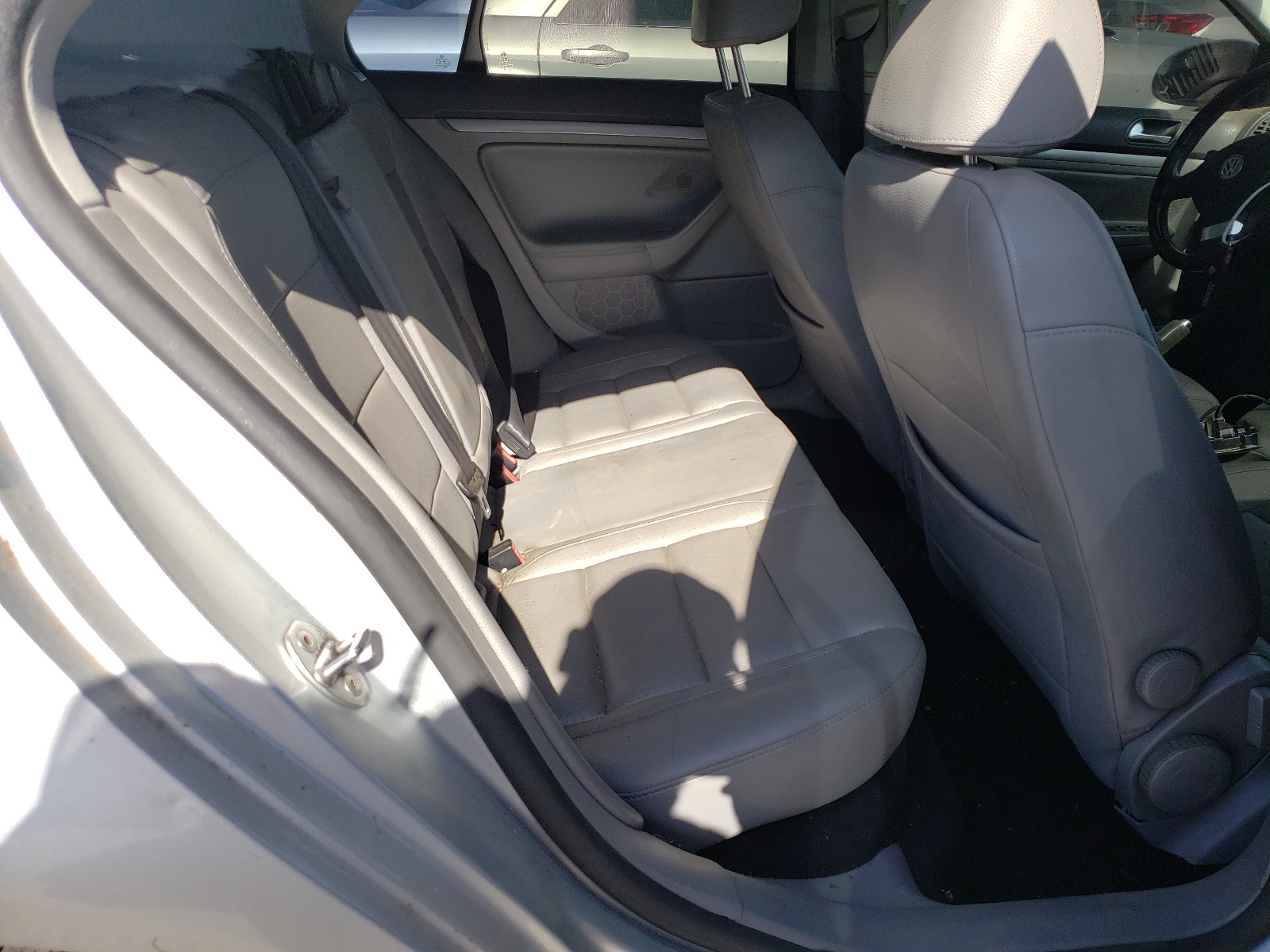 Photo 6 from auction – 2008 VOLKSWAGEN JETTA WOLF with VIN 3VWRA71K68M187747