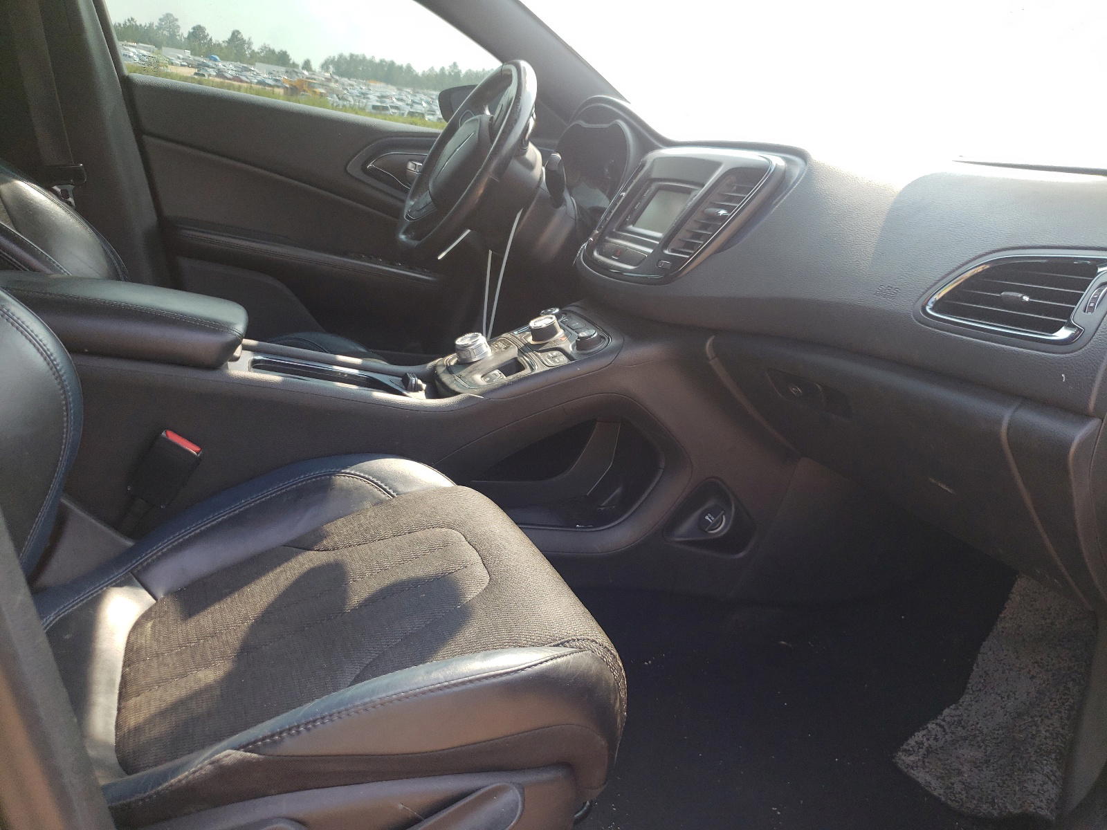 Photo 5 from auction – 2015 CHRYSLER 200 S with VIN 1C3CCCBB5FN746559