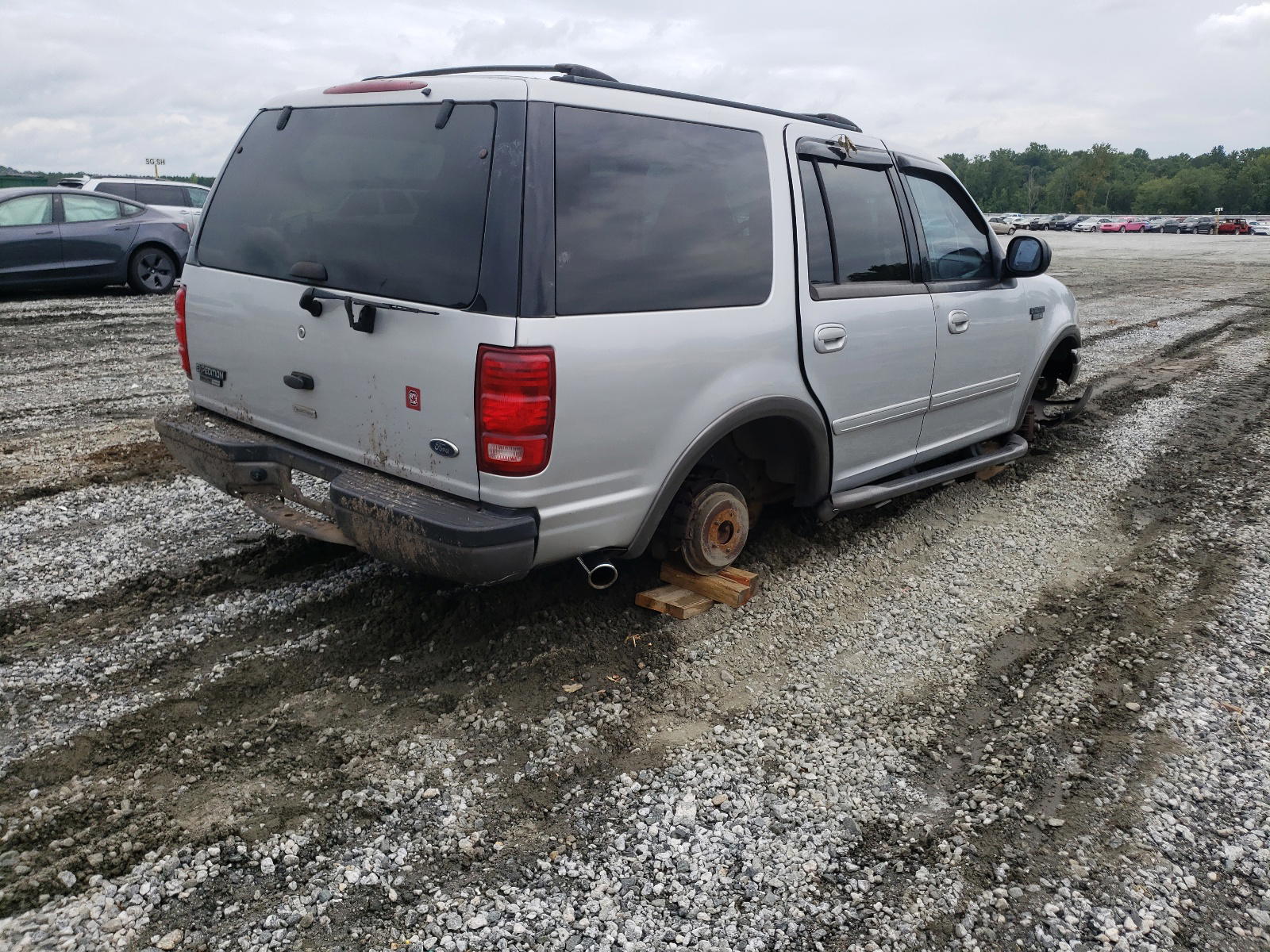 Photo 4 from auction – 2002 FORD EXPEDITION with VIN 1FMRU15W12LA93185