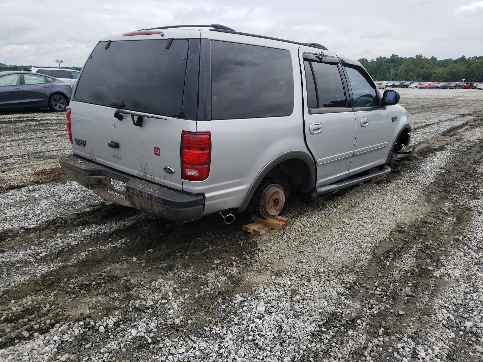 Zdjęcie 4 z aukcji – 2002 FORD EXPEDITION z VIN 1FMRU15W12LA93185