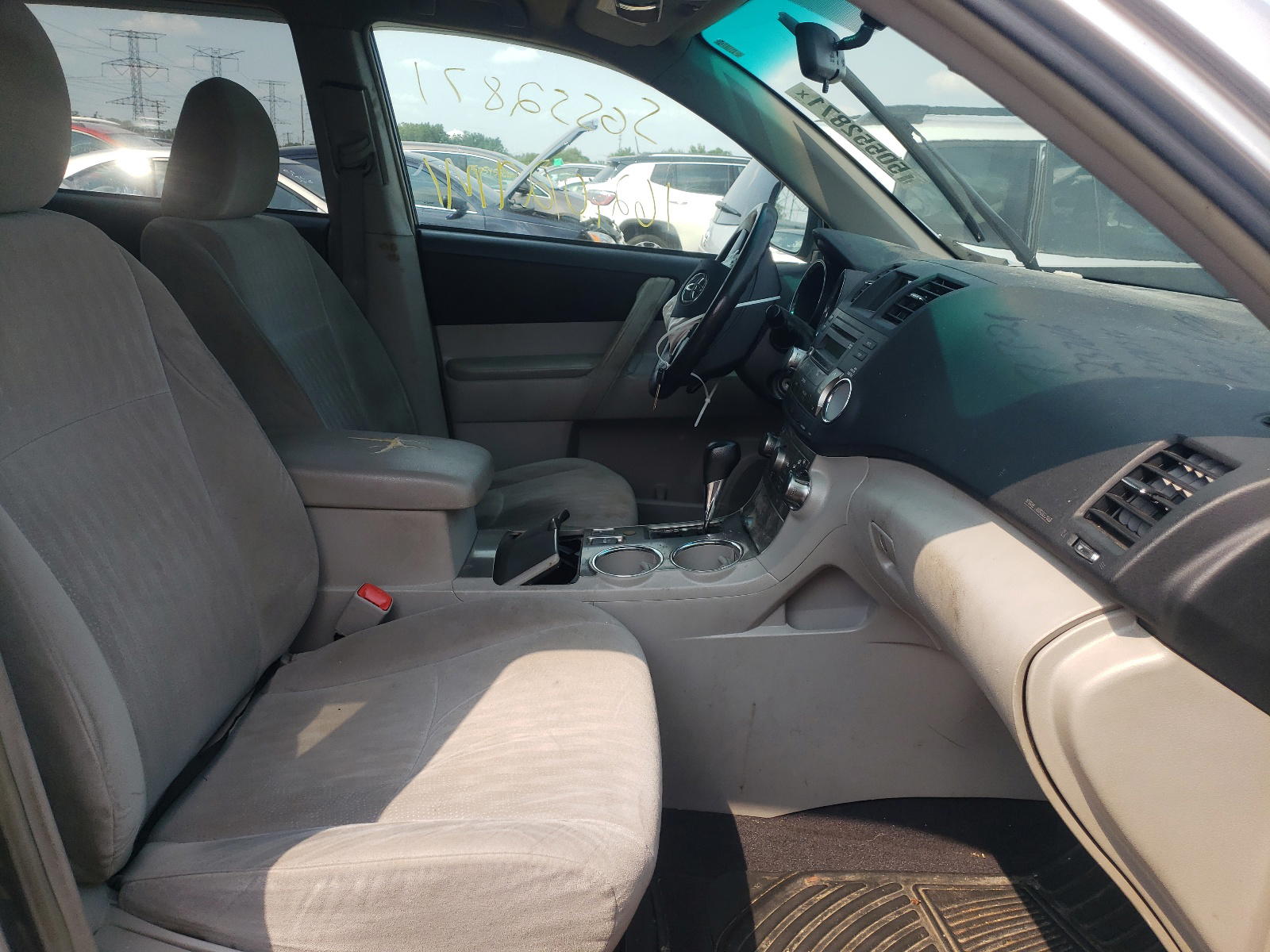 Photo 5 from auction – 2011 TOYOTA HIGHLANDER with VIN 5TDBK3EH1BS074336
