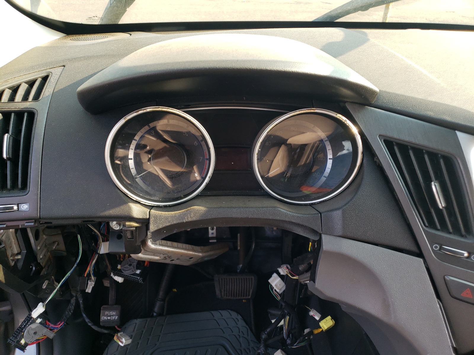 Photo 8 from auction – 2011 HYUNDAI SONATA GLS with VIN 5NPEB4AC8BH204213