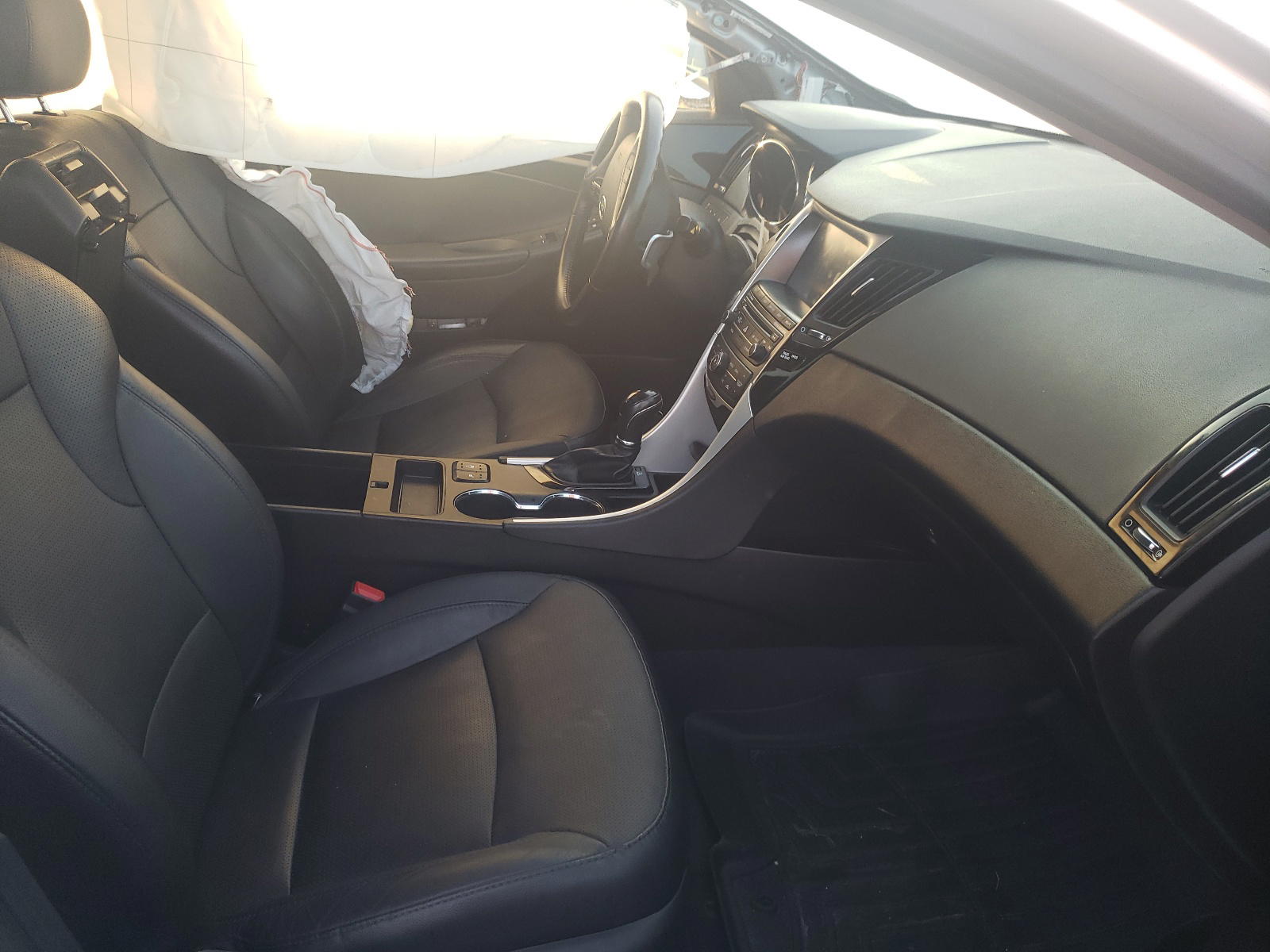 Photo 5 from auction – 2014 HYUNDAI SONATA SE with VIN 5NPEC4AB5EH844596