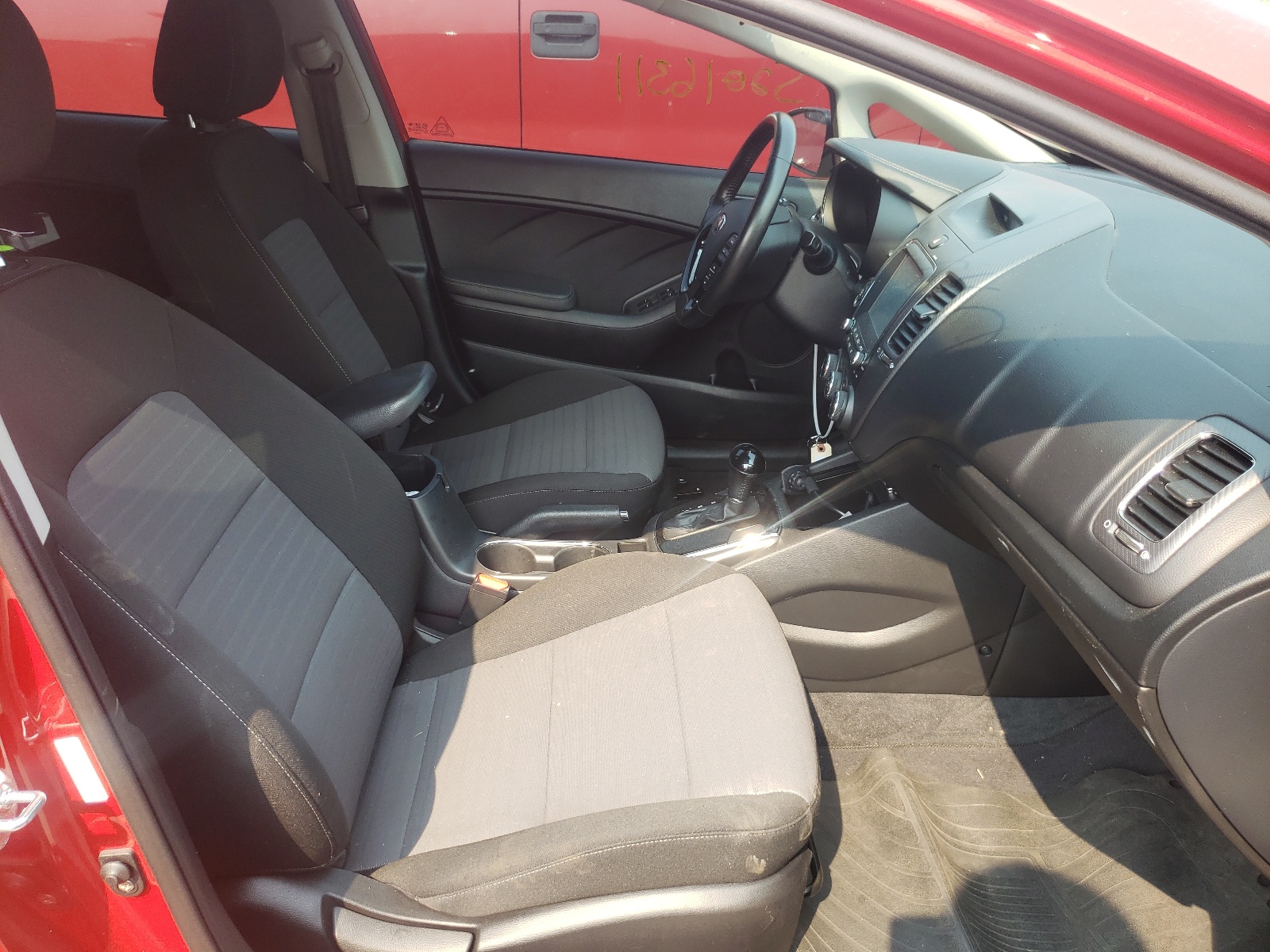 Photo 5 from auction – 2018 KIA FORTE LX with VIN 3KPFL4A78JE213307