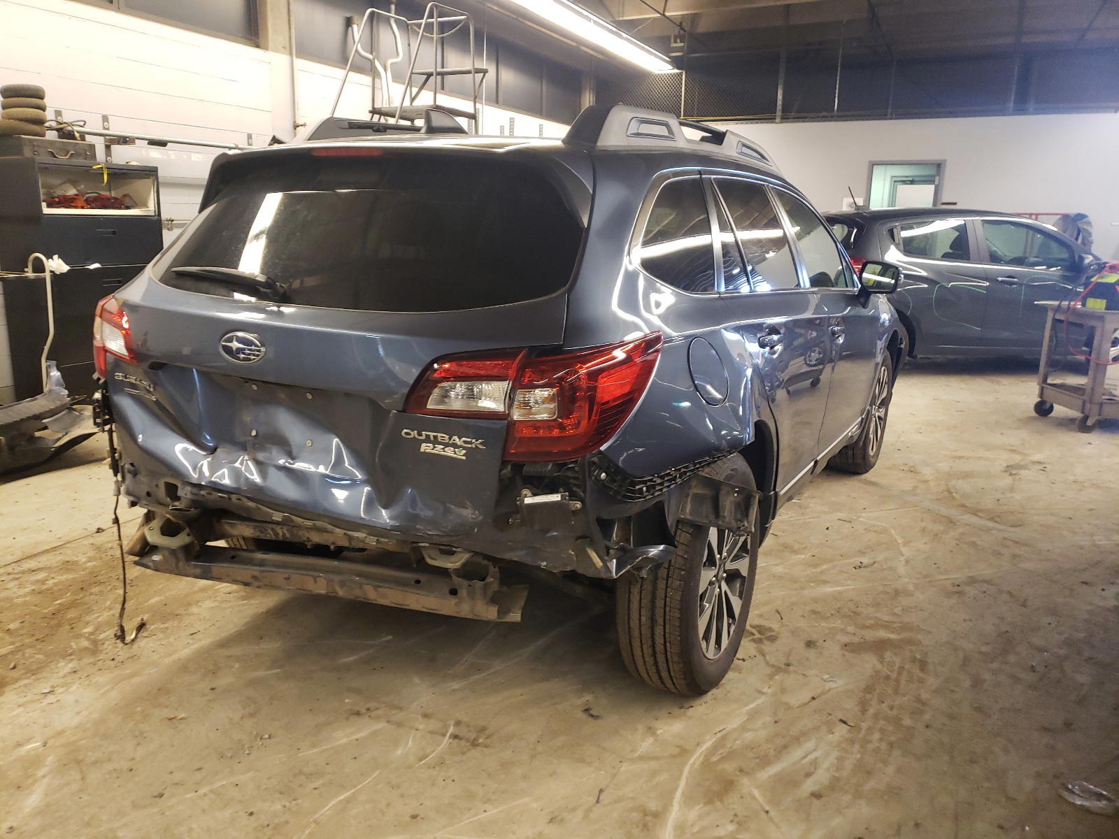 Photo 4 from auction – 2017 SUBARU OUTBACK 2. with VIN 4S4BSANC4H3305941