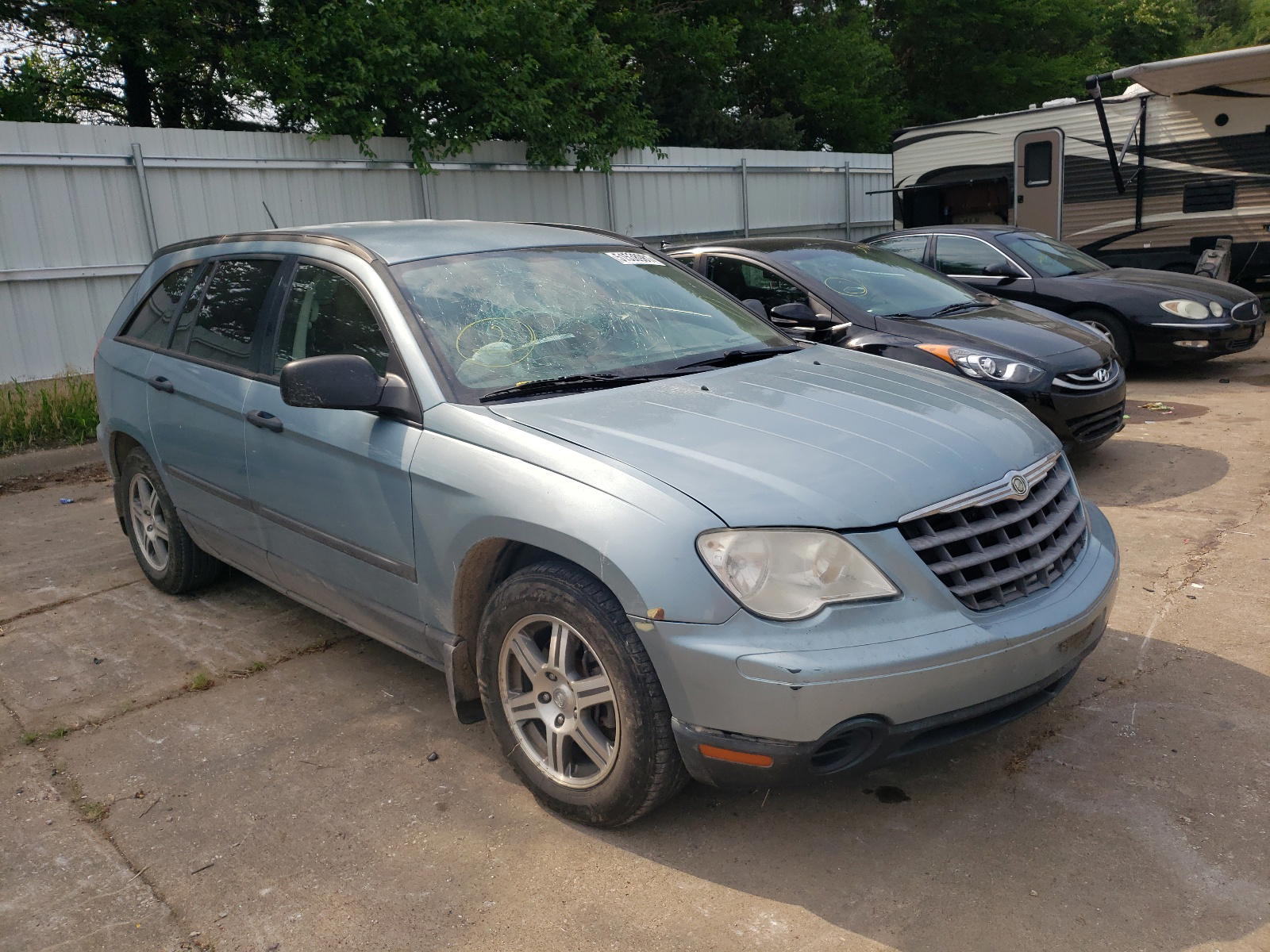CHRYSLER PACIFICA L 2008 with VIN 2A8GM48LX8R658475 - Photo from auction