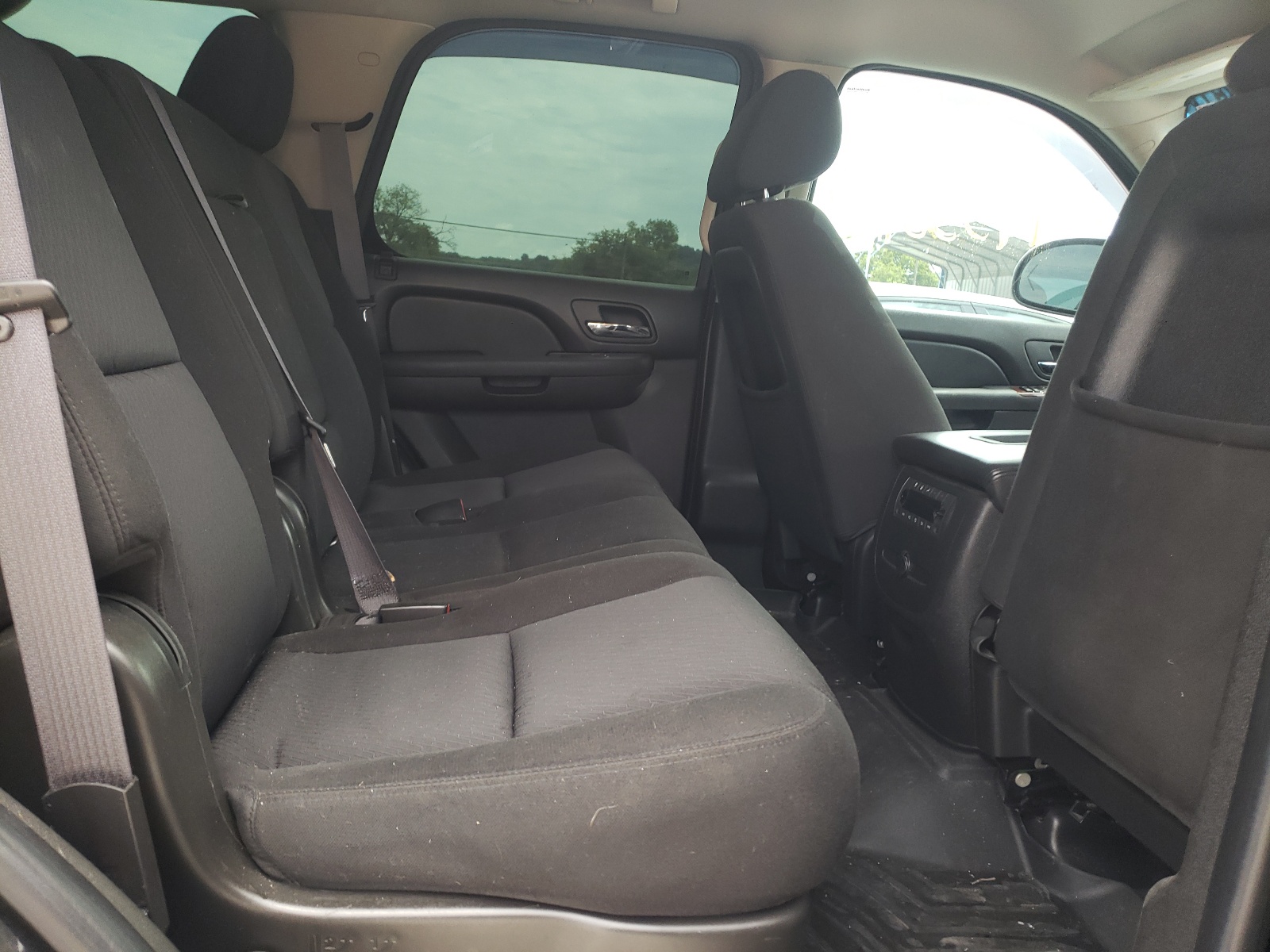 Photo 6 from auction – 2011 CHEVROLET TAHOE C150 with VIN 1GNSCAE04BR229284