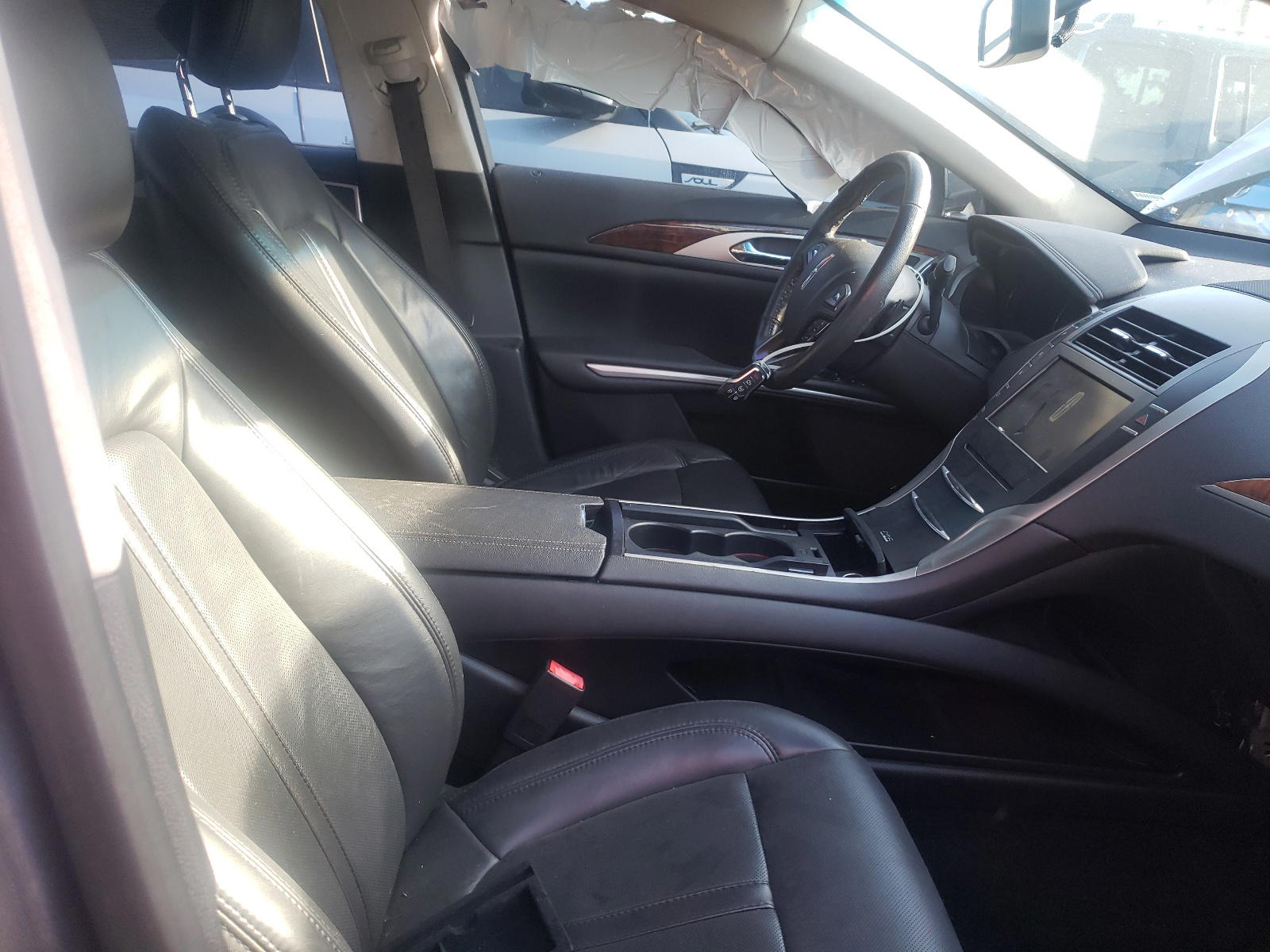 Photo 5 from auction – 2014 LINCOLN MKZ with VIN 3LN6L2GK2ER831846
