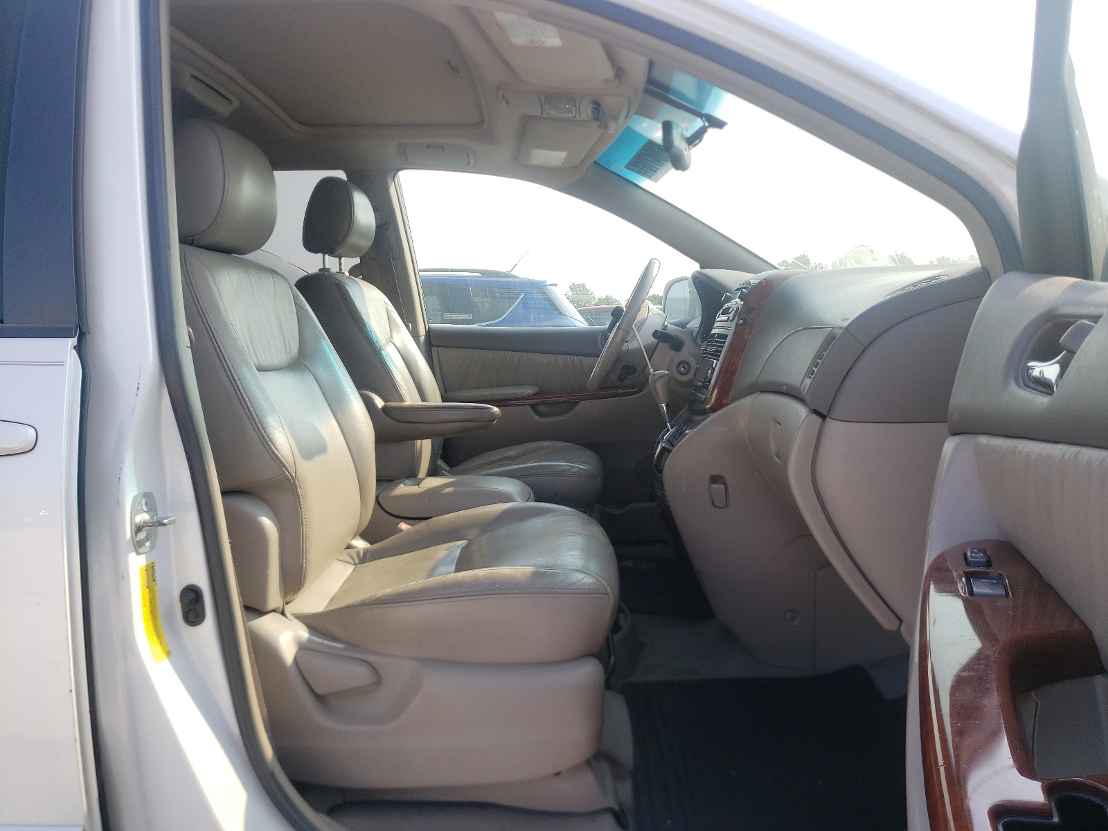 Photo 5 from auction – 2004 TOYOTA SIENNA XLE with VIN 5TDZA22C54S193904