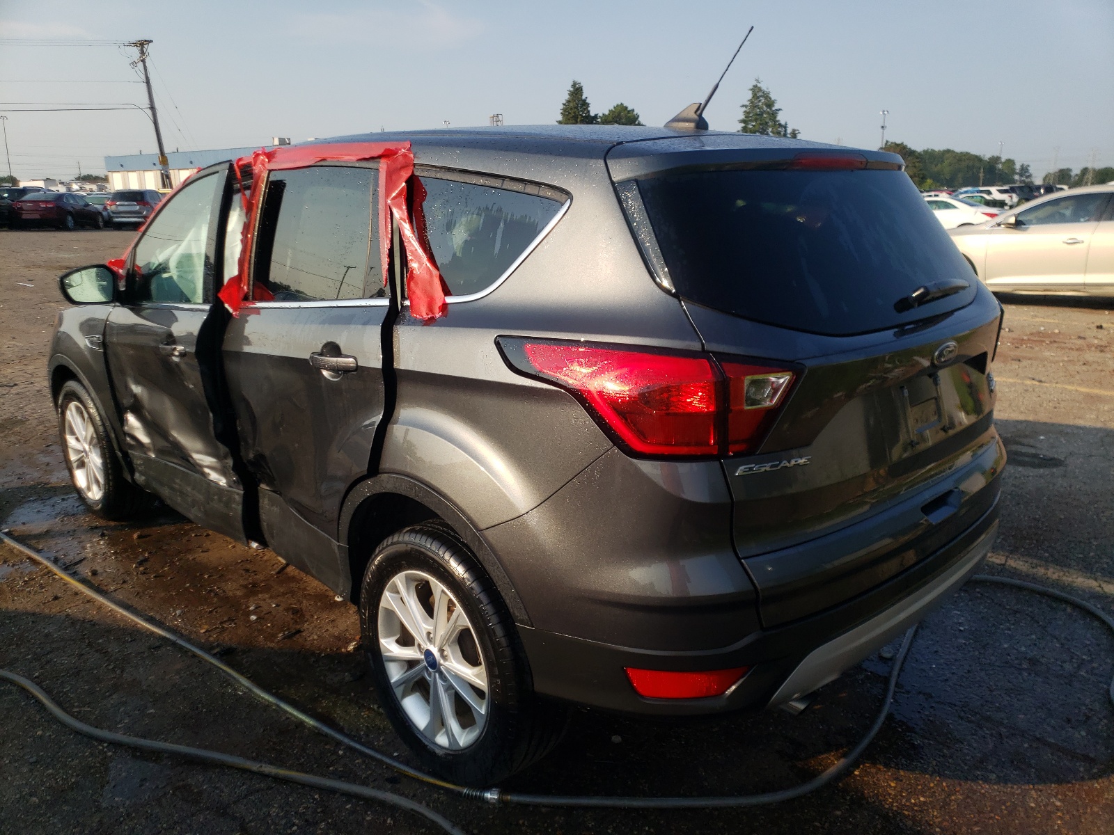 Photo 3 from auction – 2019 FORD ESCAPE SE with VIN 1FMCU9GD1KUA98638