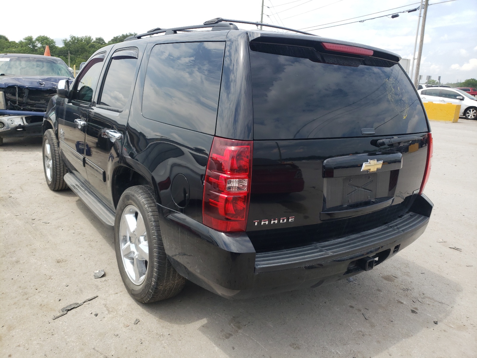 Photo 3 from auction – 2011 CHEVROLET TAHOE C150 with VIN 1GNSCAE04BR229284