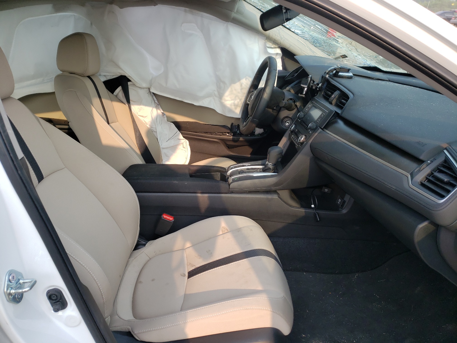 Photo 5 from auction – 2020 HONDA CIVIC LX with VIN 19XFC2F60LE029907