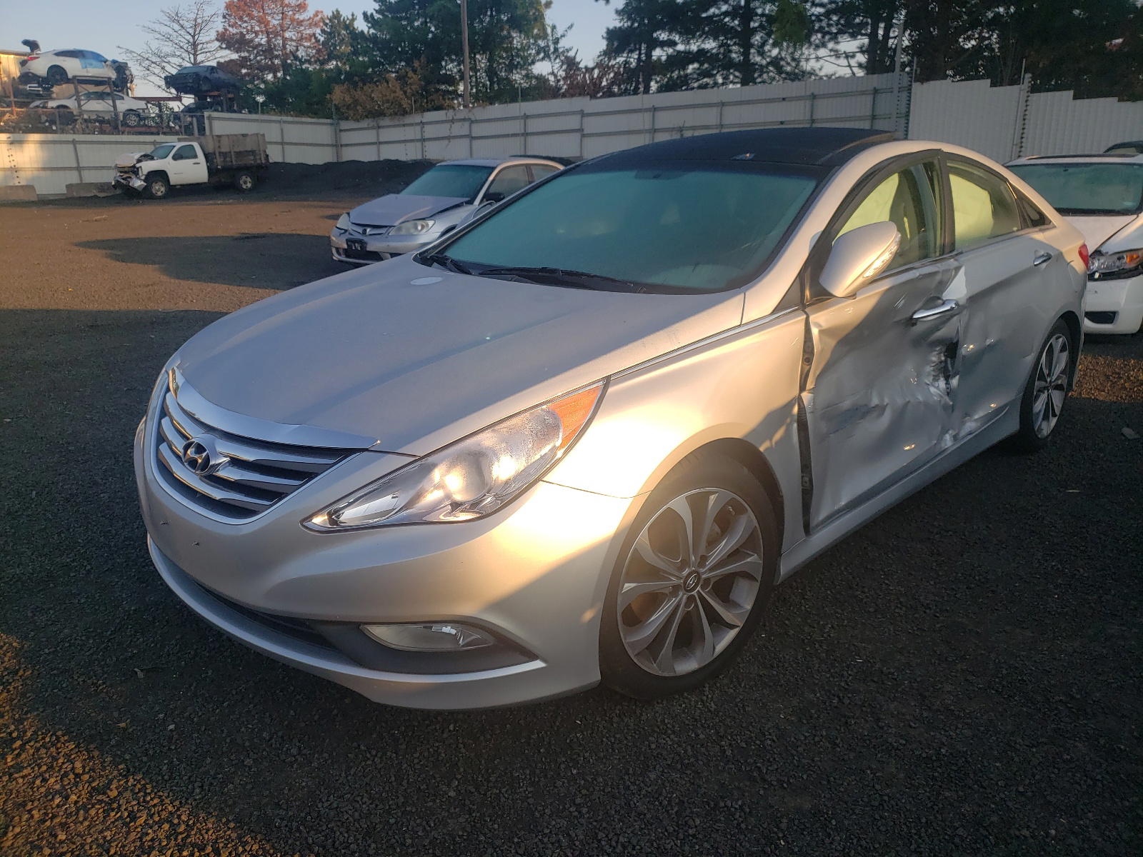 Photo 2 from auction – 2014 HYUNDAI SONATA SE with VIN 5NPEC4AB5EH844596