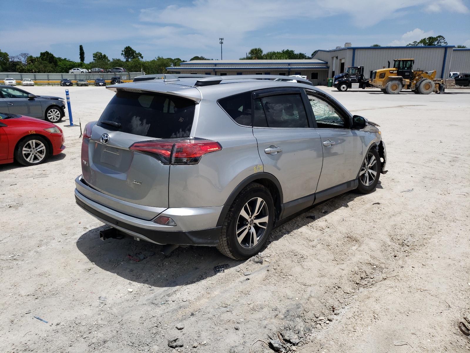Photo 4 from auction – 2018 TOYOTA RAV4 ADVEN with VIN 2T3WFREV4JW425462