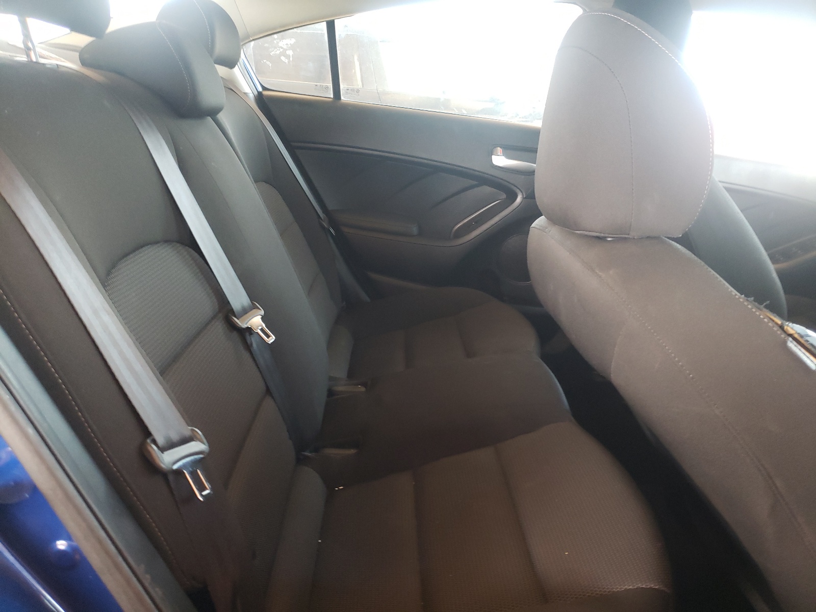 Photo 6 from auction – 2018 KIA FORTE LX with VIN 3KPFK4A70JE177647