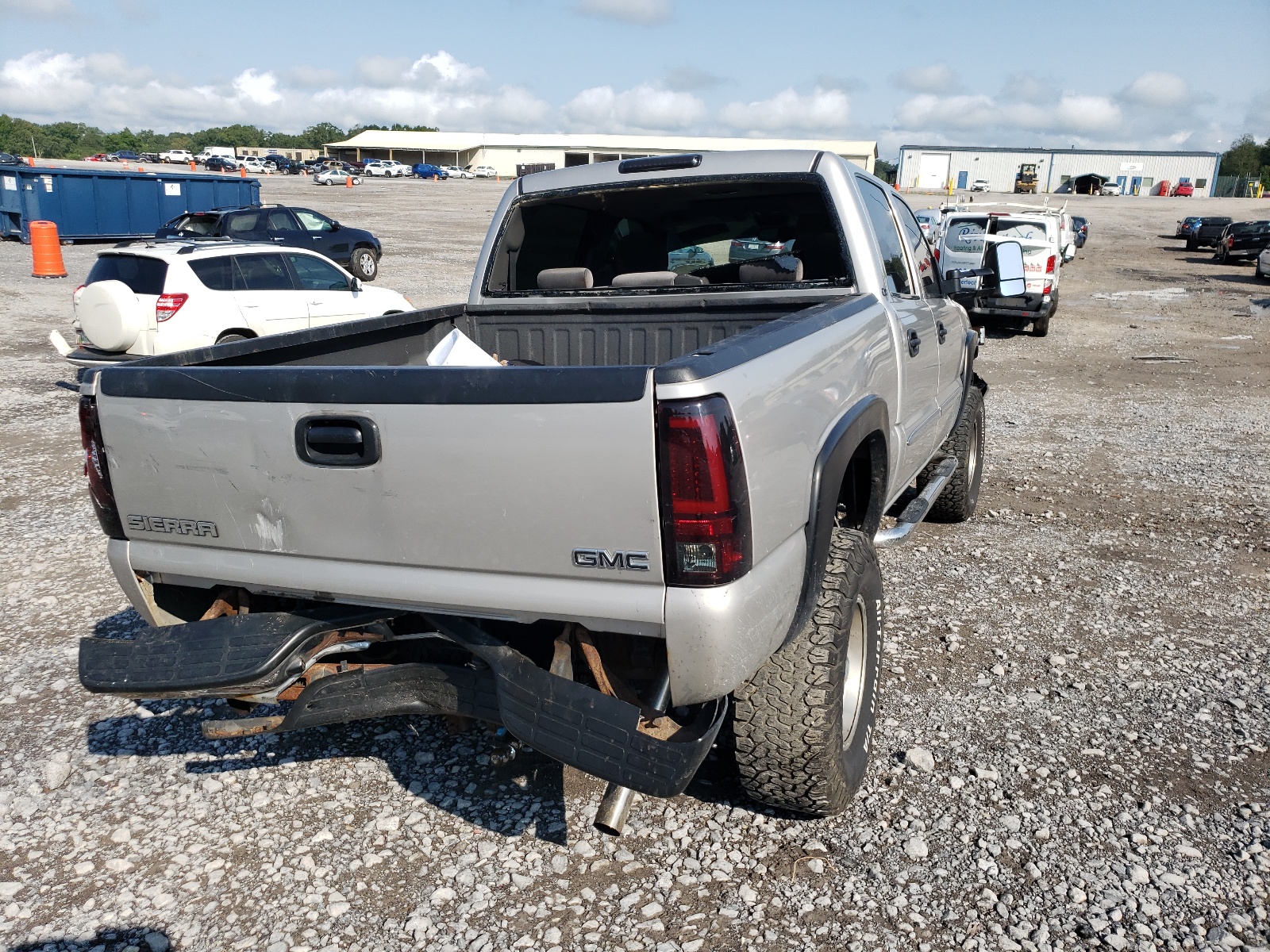Photo 4 from auction – 2005 GMC NEW SIERRA with VIN 2GTEK13T151188275