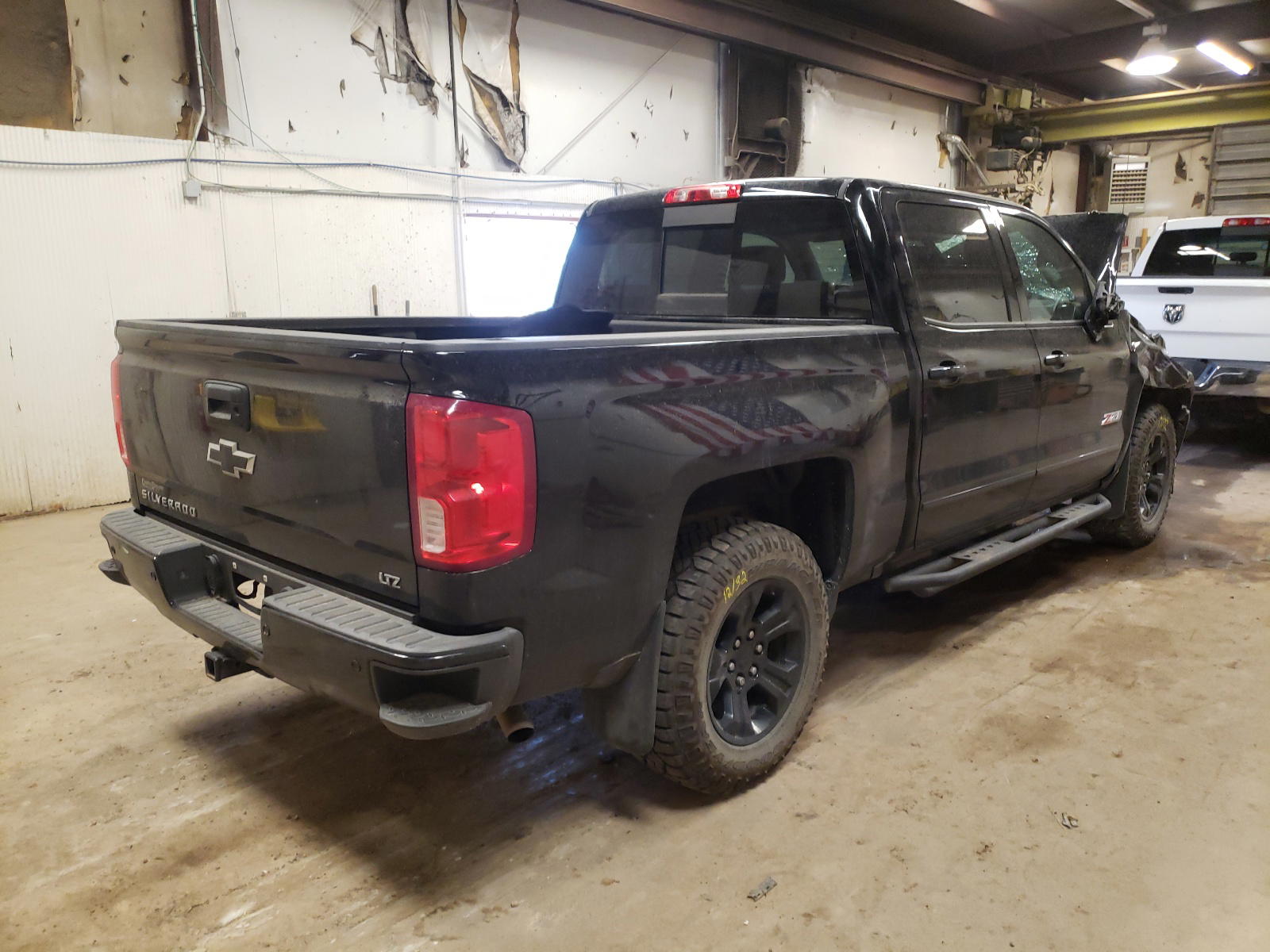 Photo 4 from auction – 2017 CHEVROLET SILVERADO with VIN 3GCUKSEC5HG165754