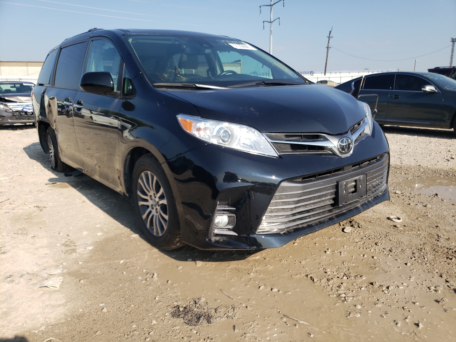 TOYOTA SIENNA XLE 2018 with VIN 5TDYZ3DC1JS950767 - Photo from auction