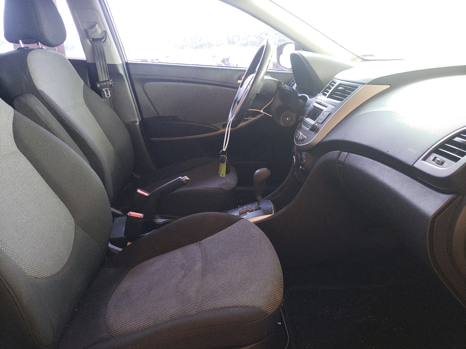 Photo 5 from auction – 2014 HYUNDAI ACCENT GLS with VIN KMHCT5AE1EU141070
