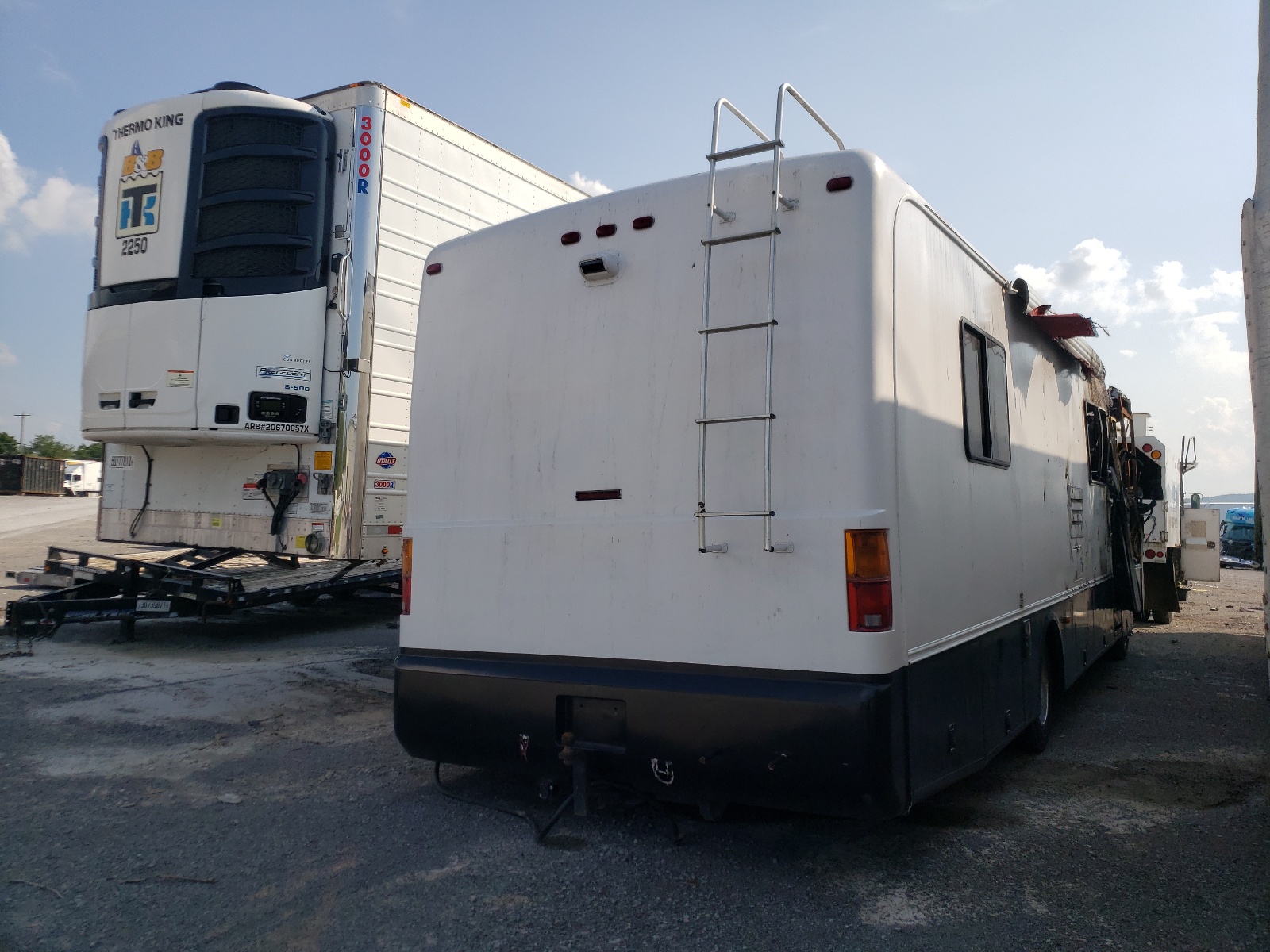 Photo 4 from auction – 1999 FORD F550 SUPER with VIN 3FCNF53SXXJA33739