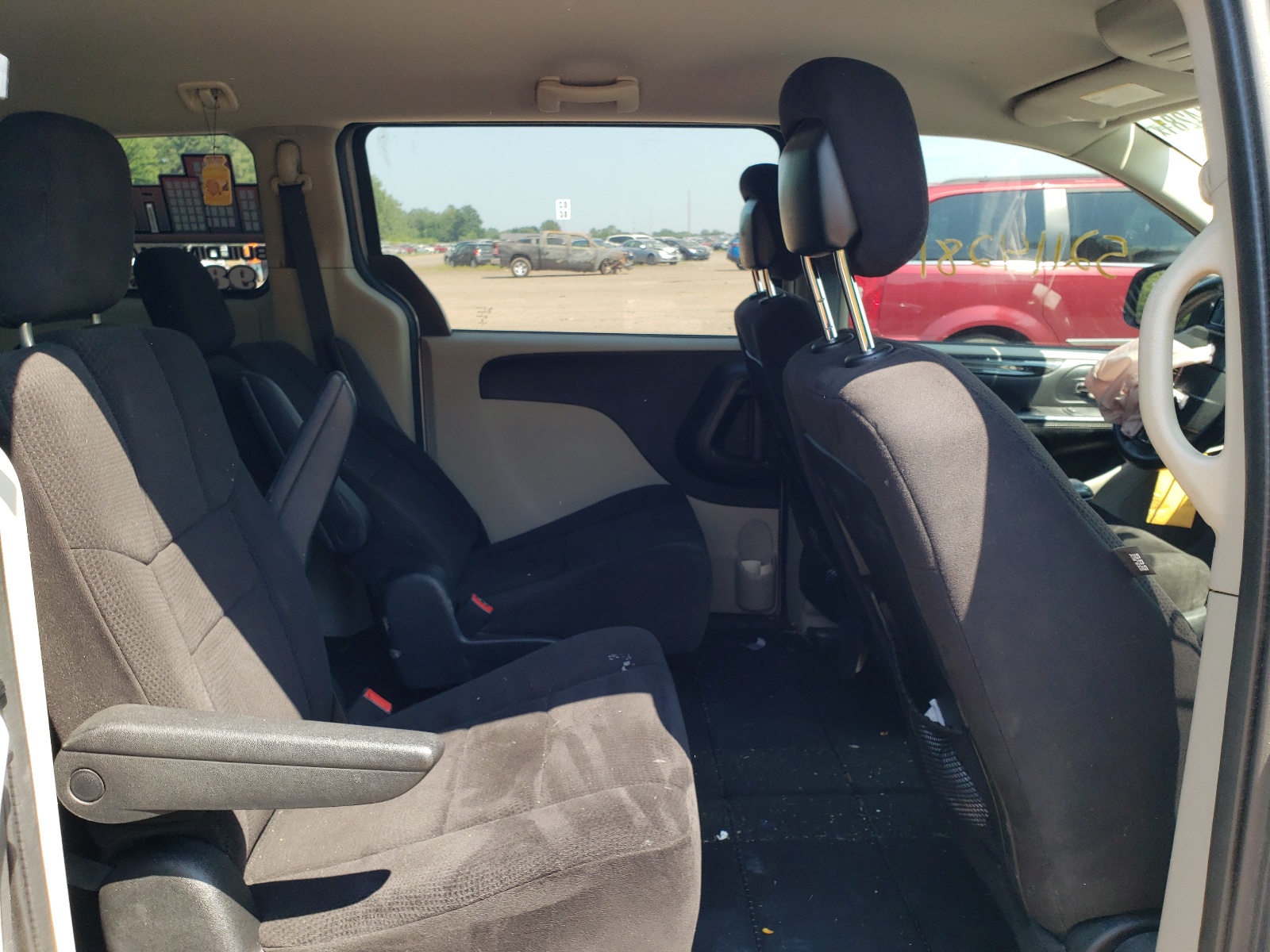 Photo 6 from auction – 2014 DODGE GRAND CARA with VIN 2C4RDGBGXER319398