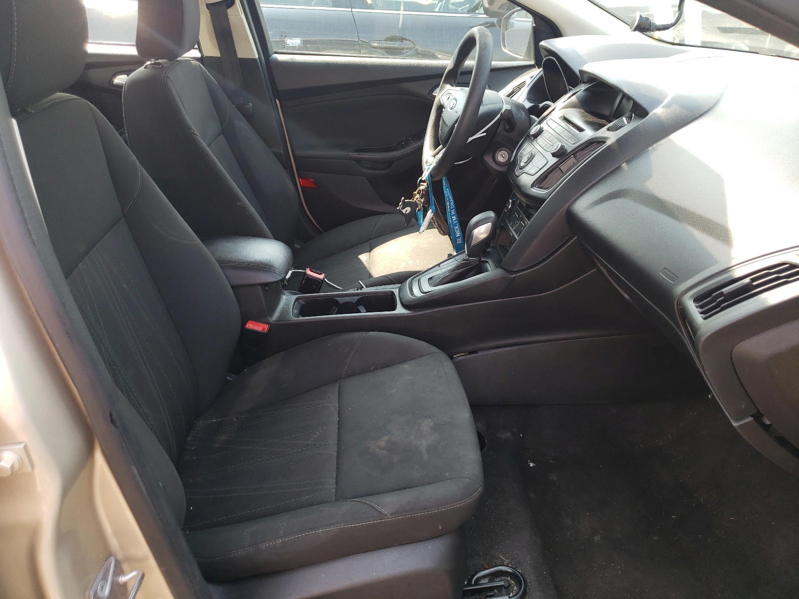 Photo 5 from auction – 2017 FORD FOCUS SE with VIN 1FADP3FE0HL292363