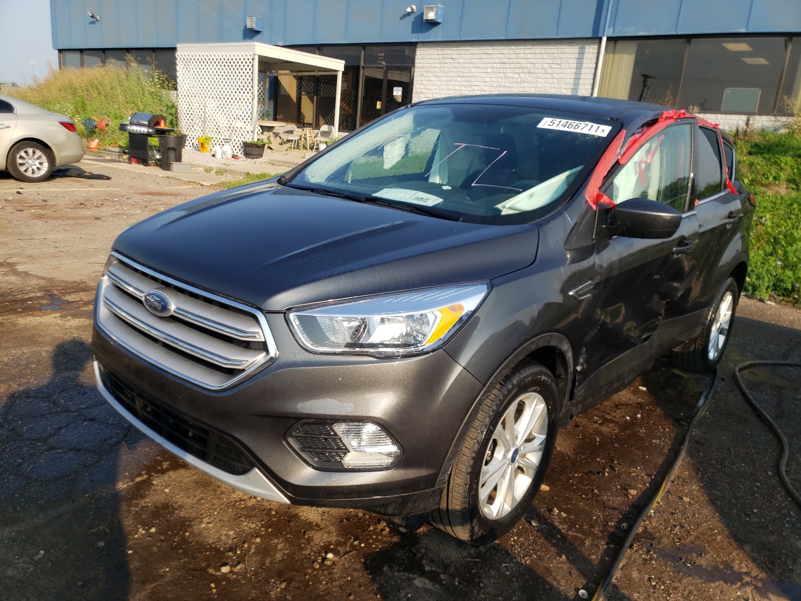 Photo 2 from auction – 2019 FORD ESCAPE SE with VIN 1FMCU9GD1KUA98638