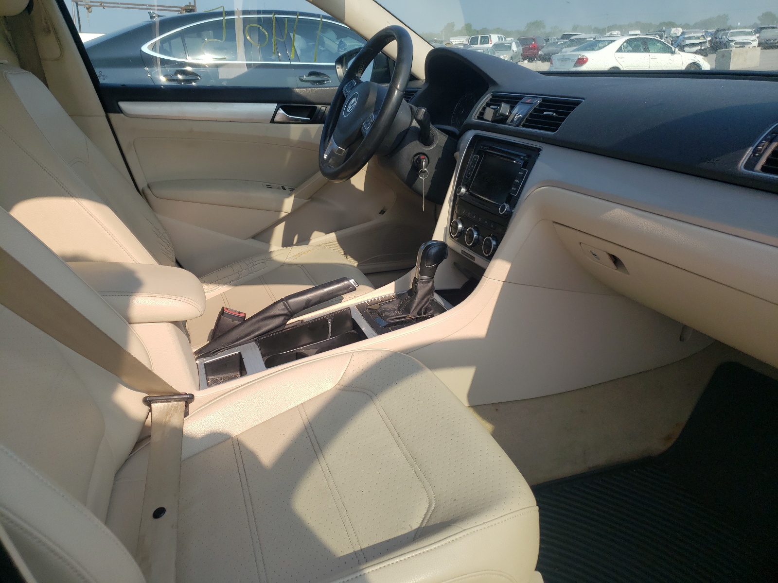 Photo 5 from auction – 2012 VOLKSWAGEN PASSAT SE with VIN 1VWBP7A3XCC039183