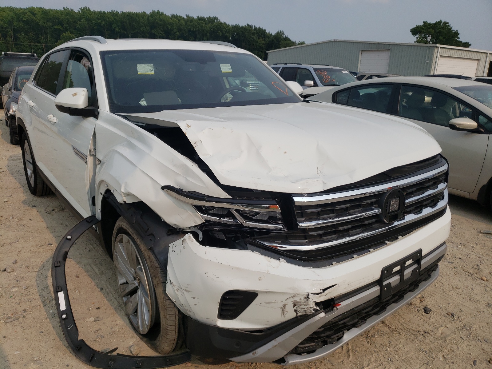 Photo 9 from auction – 2020 VOLKSWAGEN ATLAS CROS with VIN 1V26E2CA2LC228076