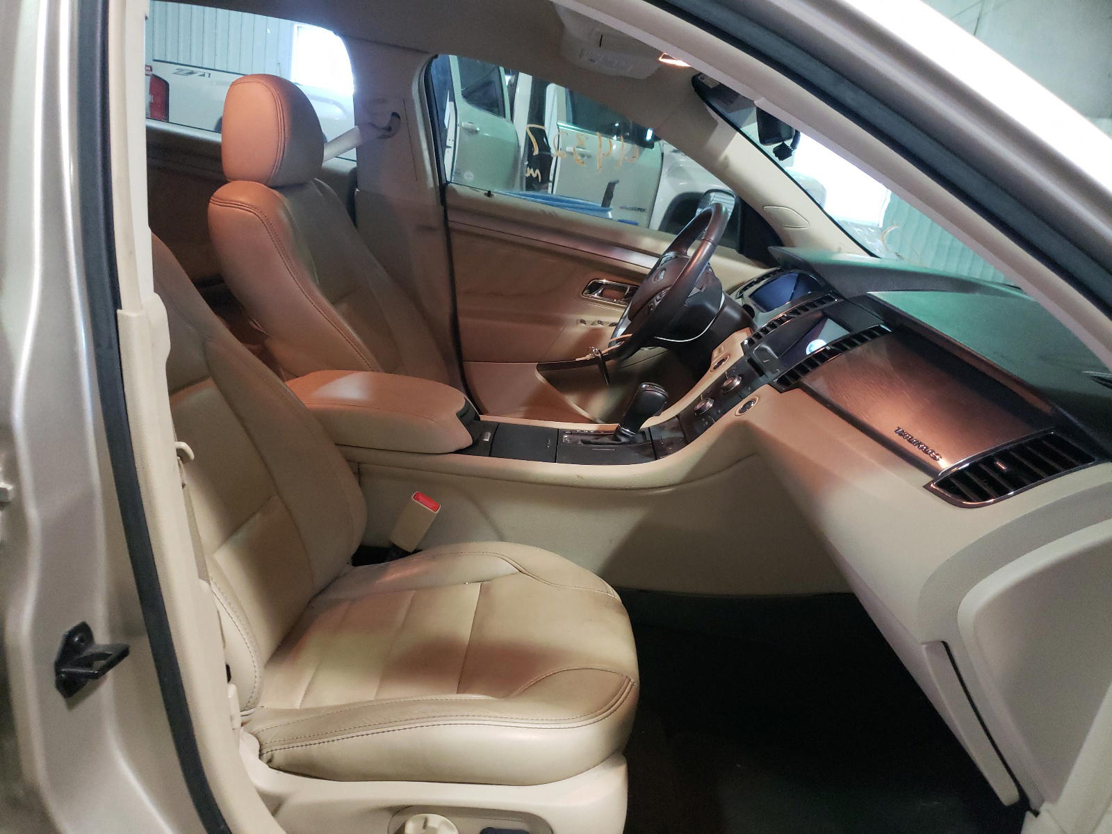 Photo 5 from auction – 2017 FORD TAURUS SEL with VIN 1FAHP2E88HG127435