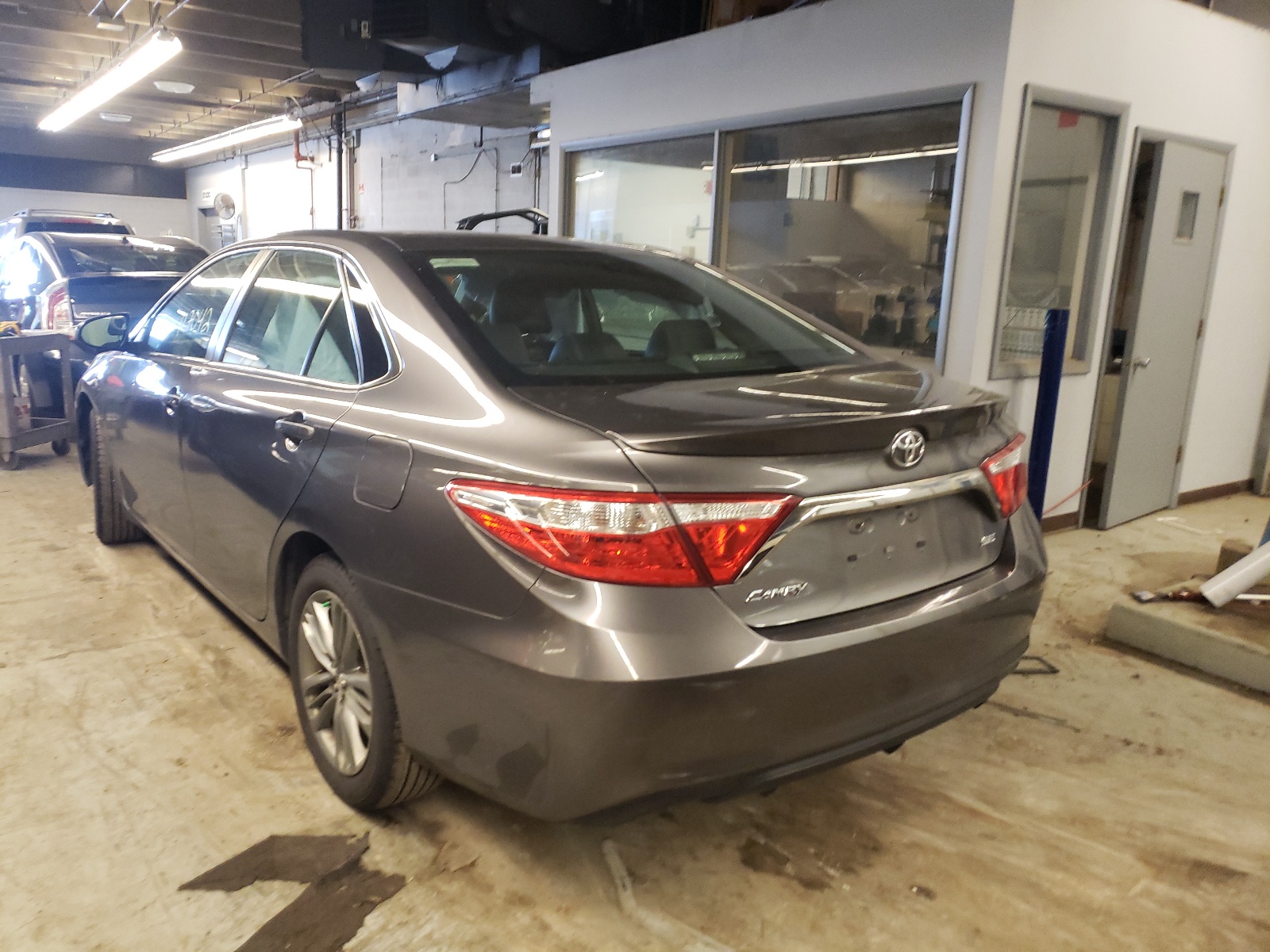 Photo 3 from auction – 2017 TOYOTA CAMRY LE with VIN 4T1BF1FKXHU376453