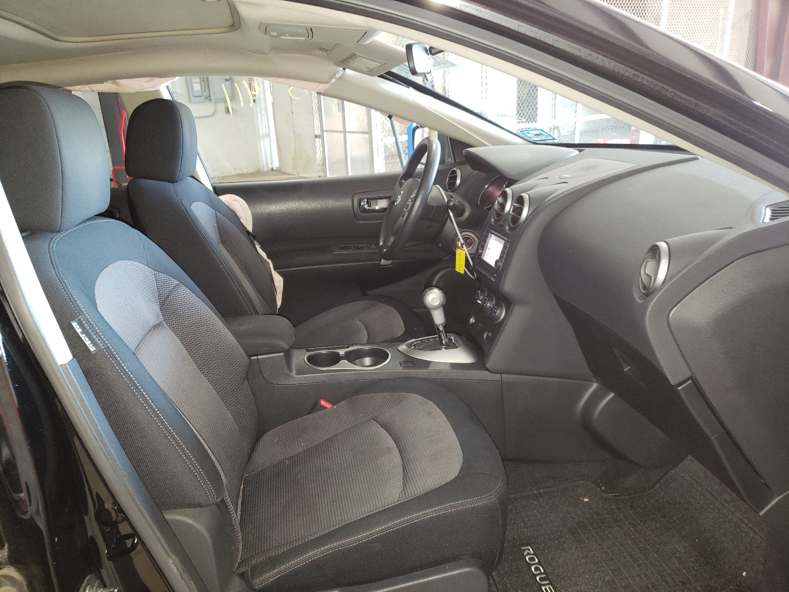 Photo 5 from auction – 2013 NISSAN ROGUE S with VIN JN8AS5MV8DW663535
