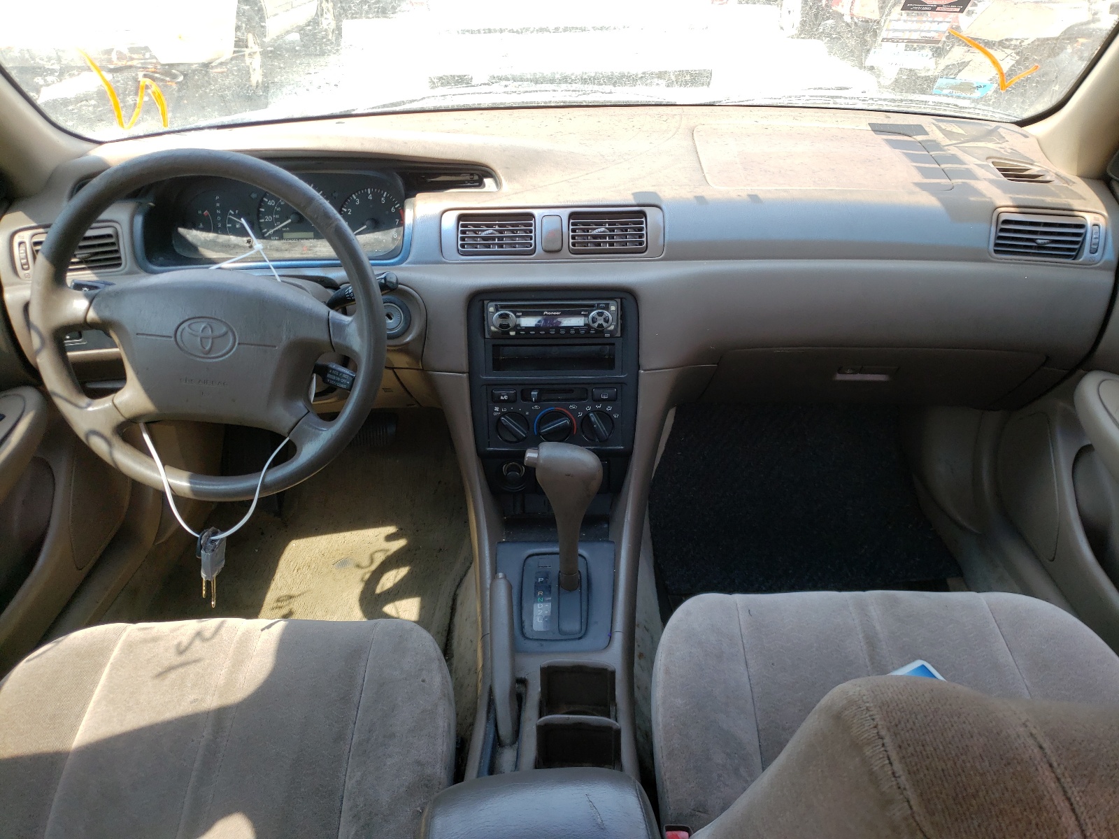Photo 9 from auction – 1998 TOYOTA CAMRY CE with VIN JT2BG22K7W0260010