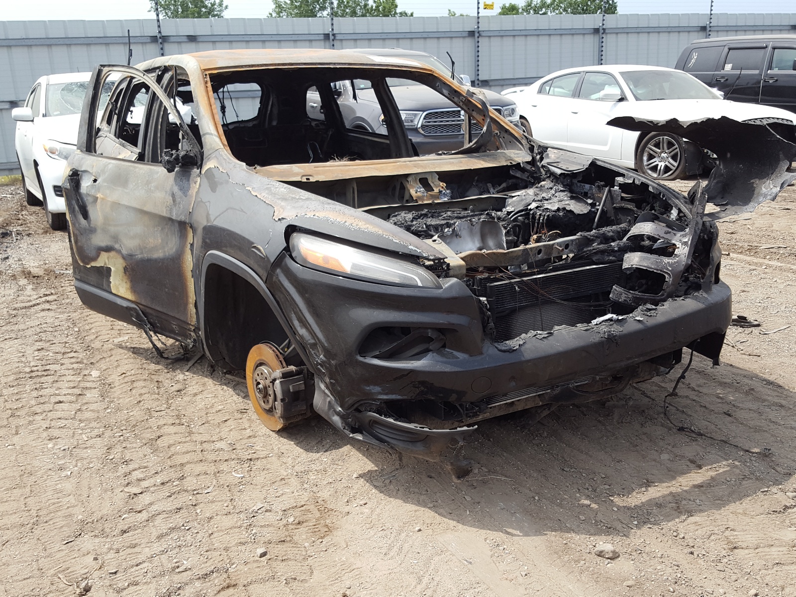 Photo 1 from auction – 2014 JEEP CHEROKEE S with VIN 1C4PJLAB6EW112920