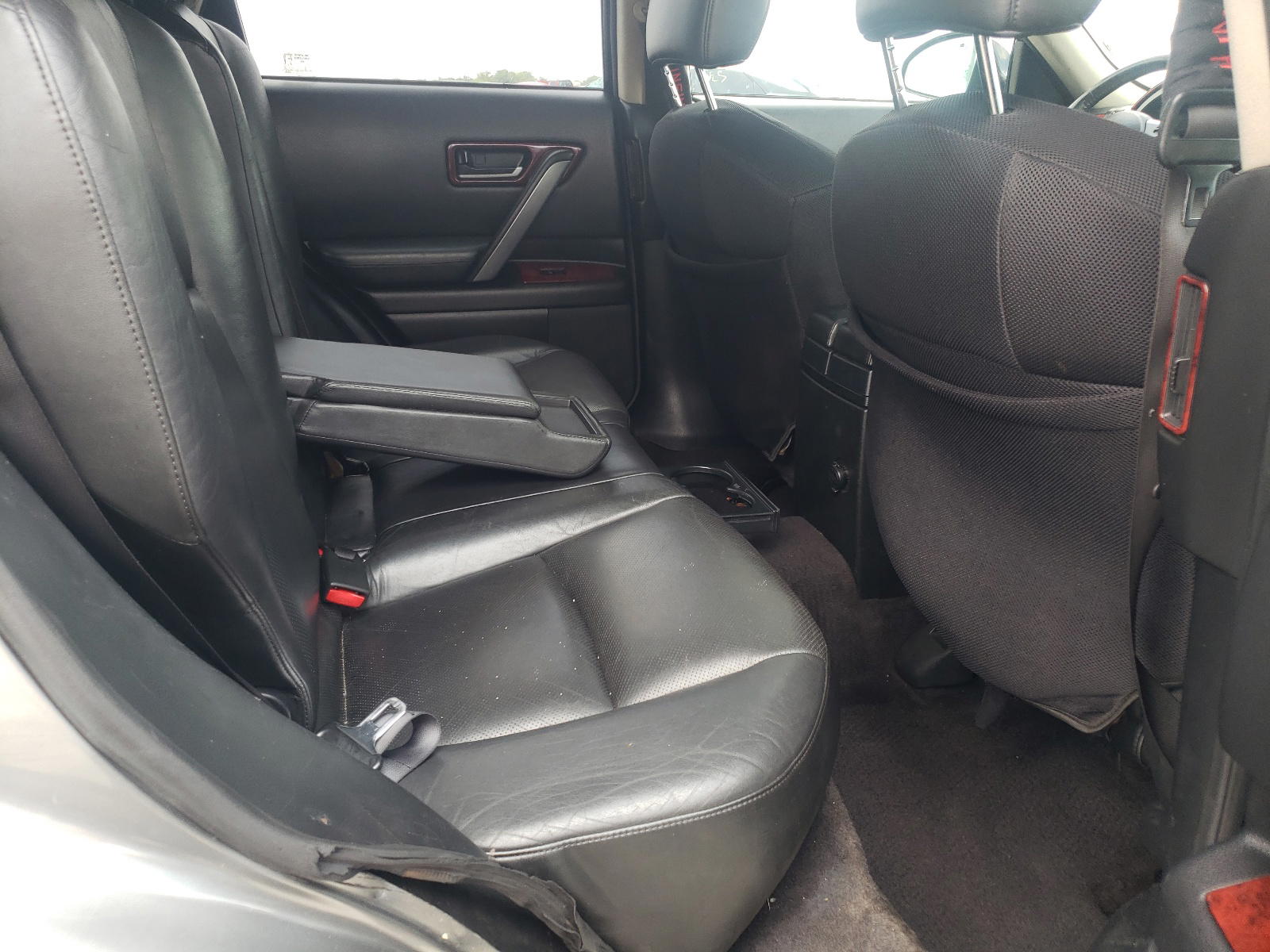 Photo 6 from auction – 2005 INFINITI FX45 with VIN JNRBS08W15X402670