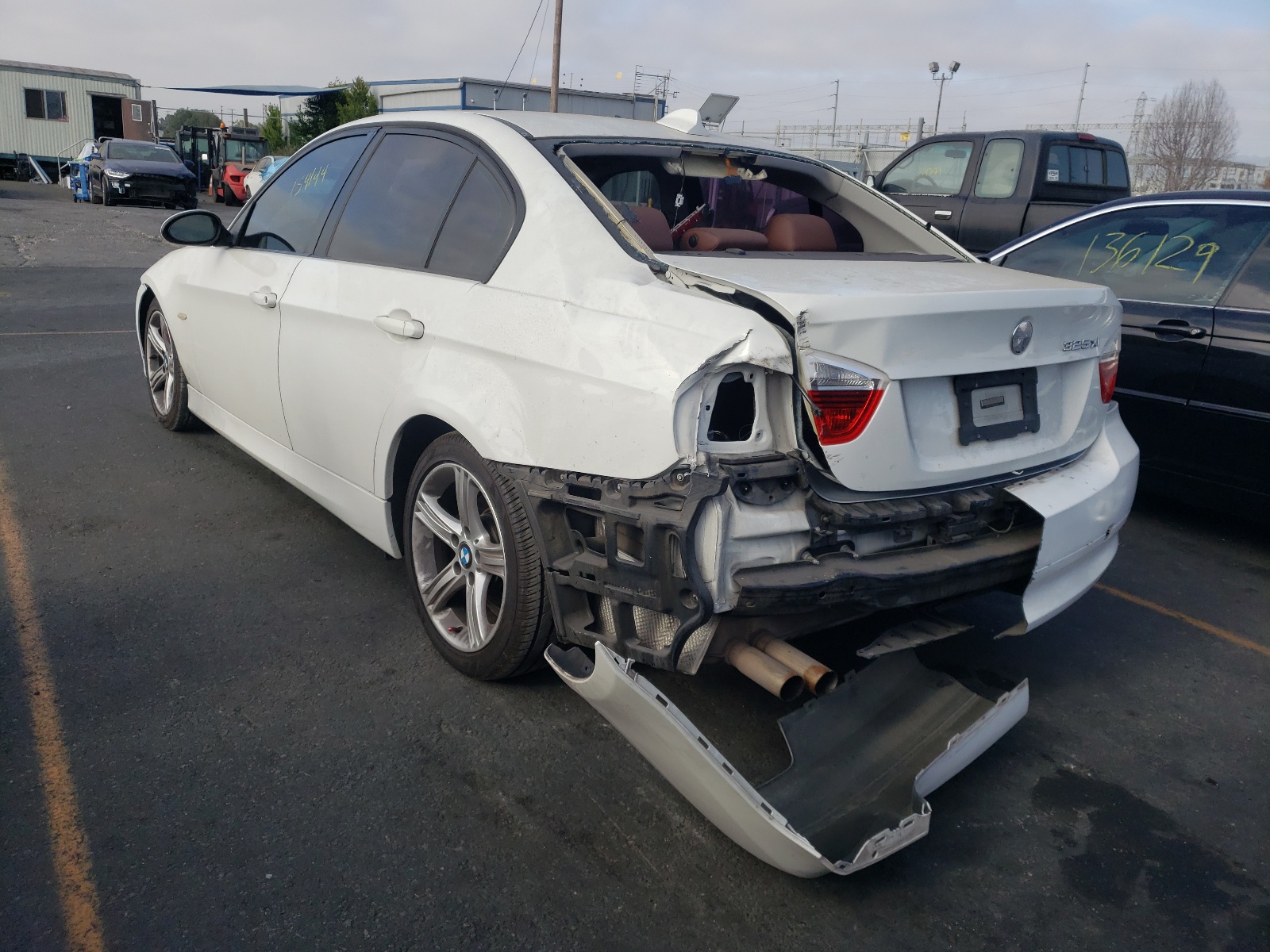 Photo 3 from auction – 2006 BMW 325XI with VIN WBAVD13526KV13204