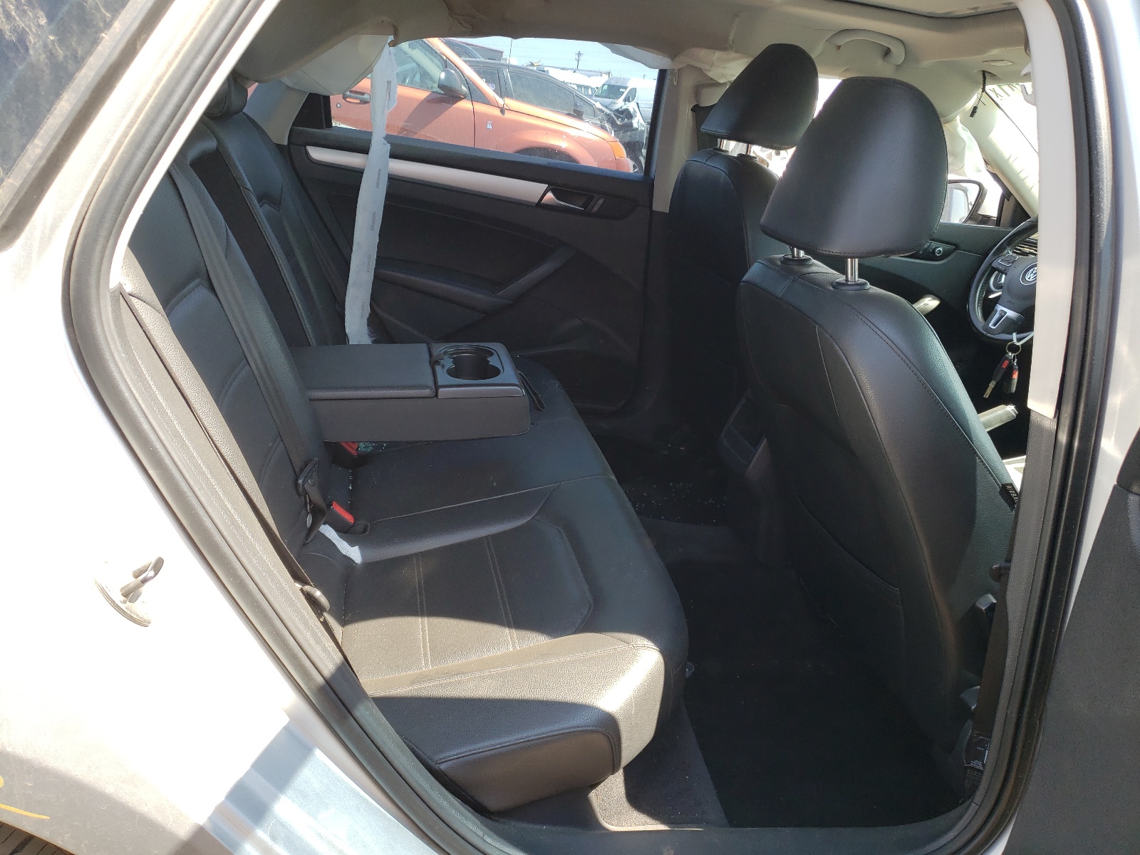 Photo 6 from auction – 2012 VOLKSWAGEN PASSAT SE with VIN 1VWBP7A34CC042046