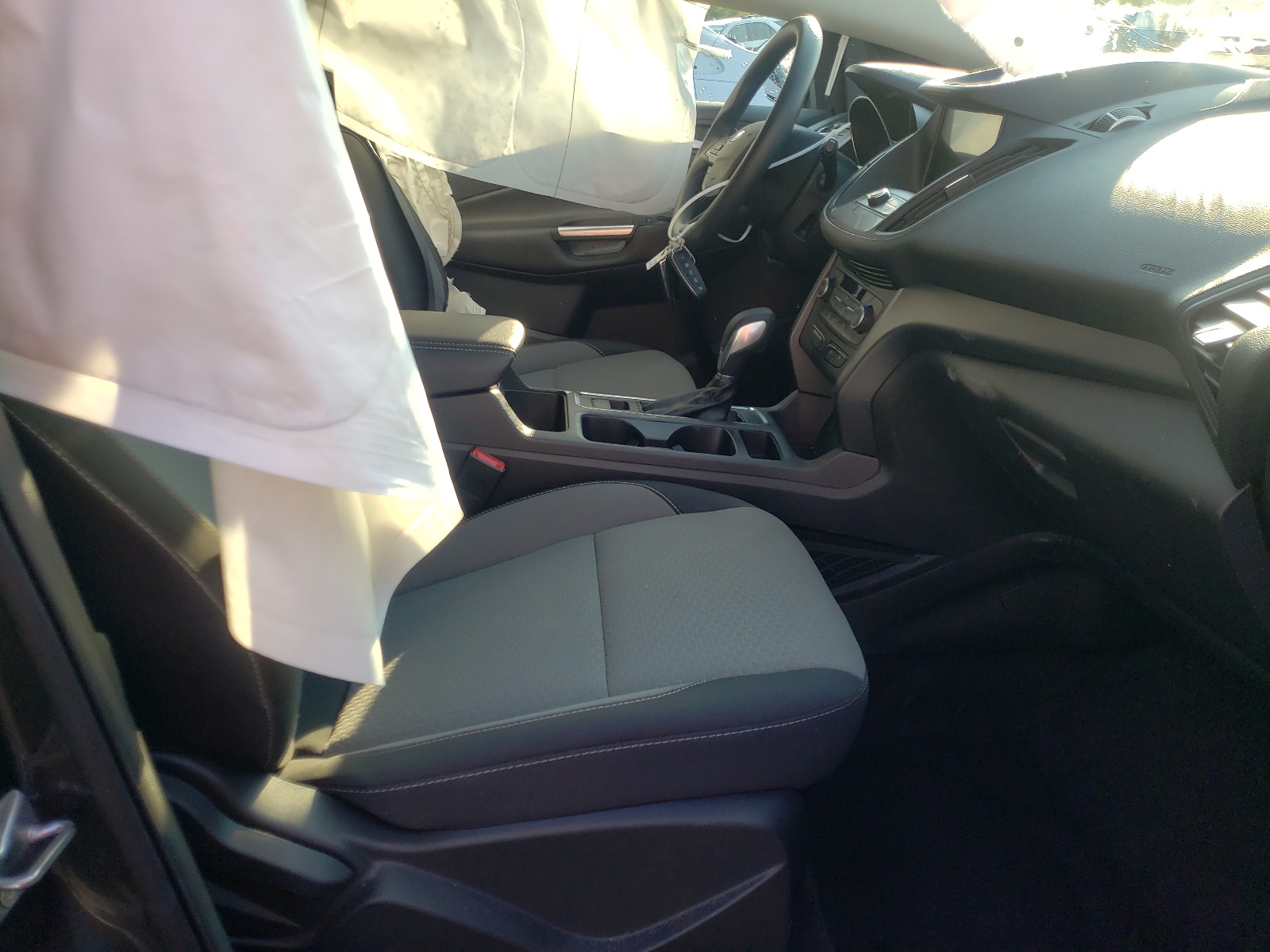 Photo 5 from auction – 2019 FORD ESCAPE SE with VIN 1FMCU9GD1KUA98638