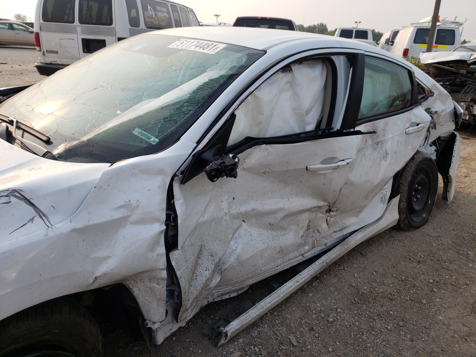 Photo 9 from auction – 2020 HONDA CIVIC LX with VIN 19XFC2F60LE029907