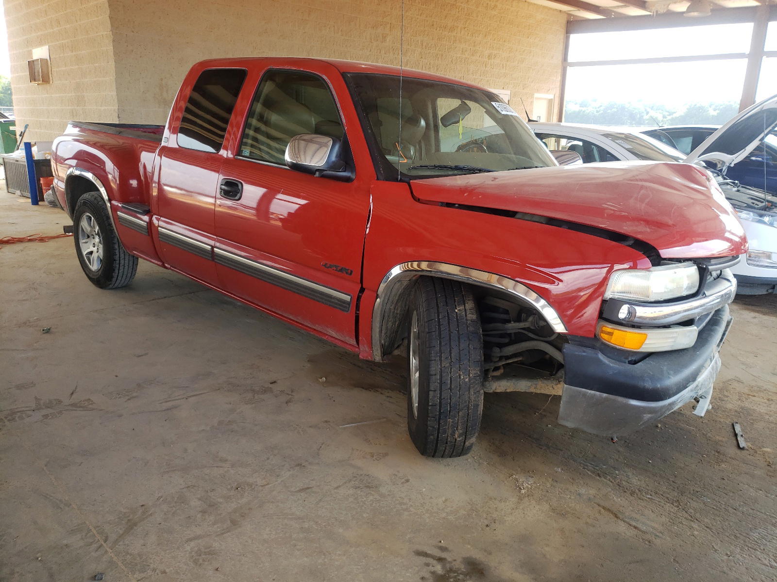 CHEVROLET SILVERADO 2000 with VIN 2GCEC19T6Y1223594 - Photo from auction