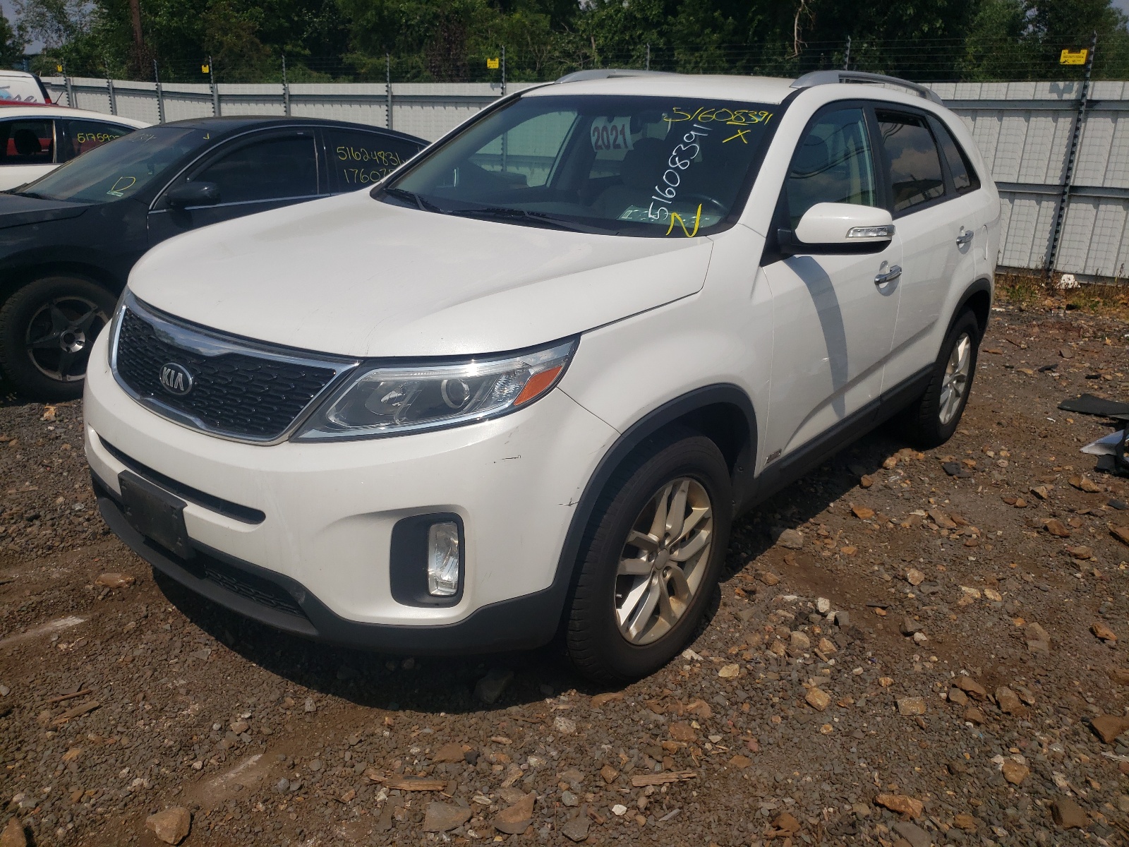Photo 2 from auction – 2015 KIA SORENTO LX with VIN 5XYKTDA67FG656838