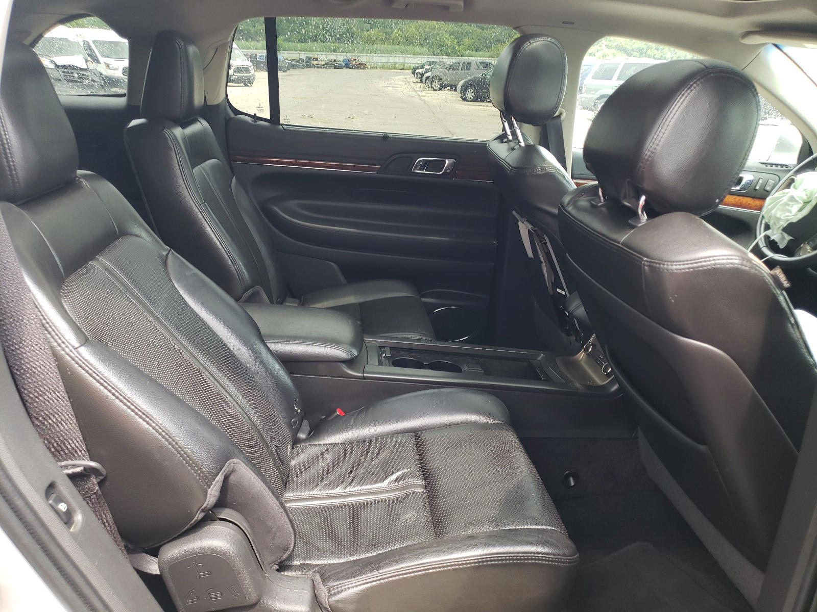 Photo 6 from auction – 2011 LINCOLN MKT with VIN 2LMHJ5AT7BBJ52560