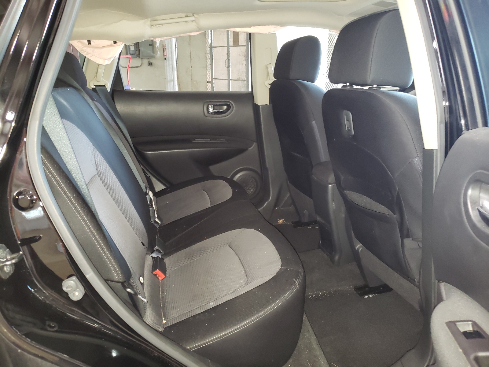 Photo 6 from auction – 2013 NISSAN ROGUE S with VIN JN8AS5MV8DW663535